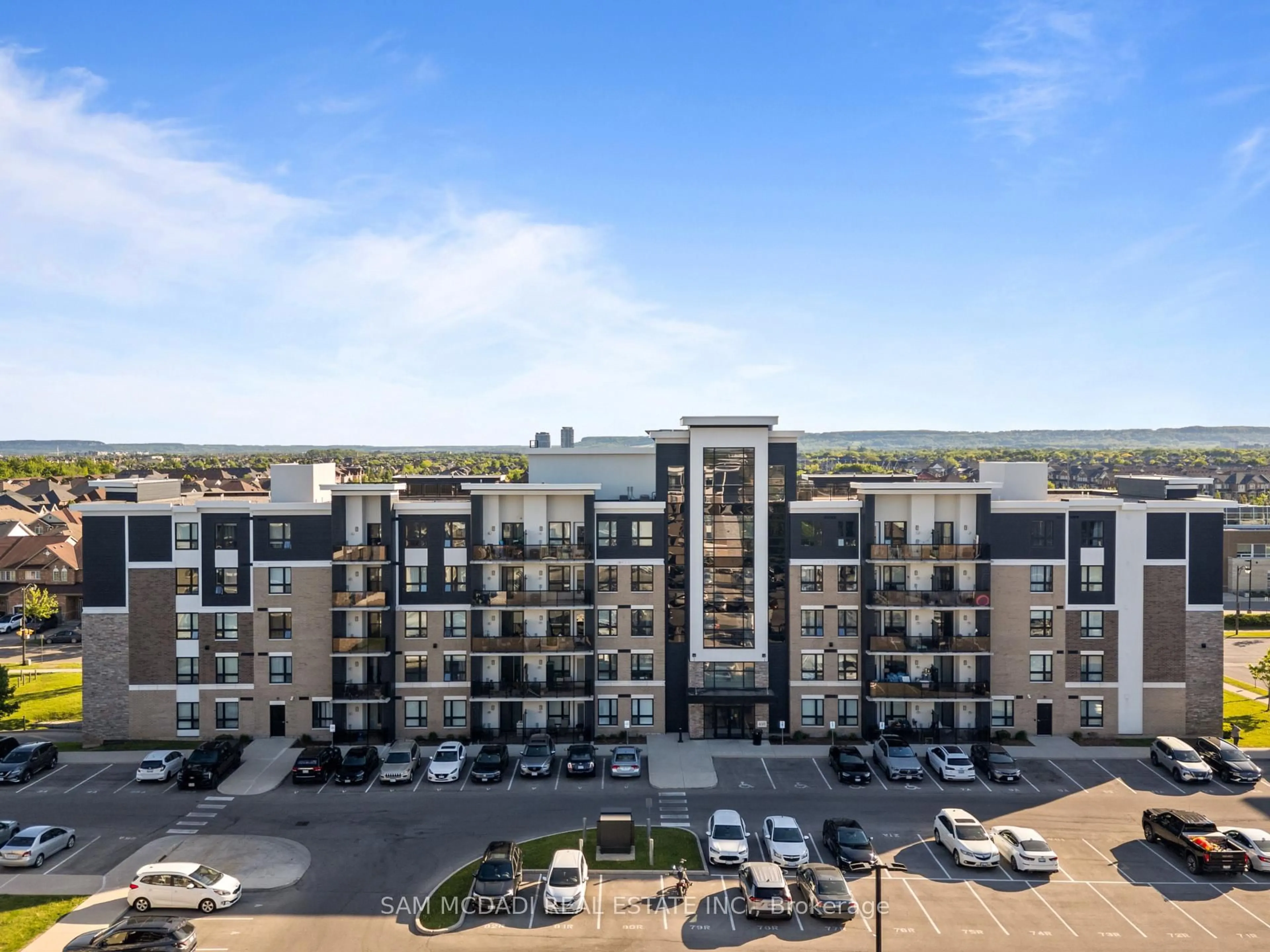 A pic from outside/outdoor area/front of a property/back of a property/a pic from drone, building for 650 Sauve St #314, Milton Ontario L9T 9A8