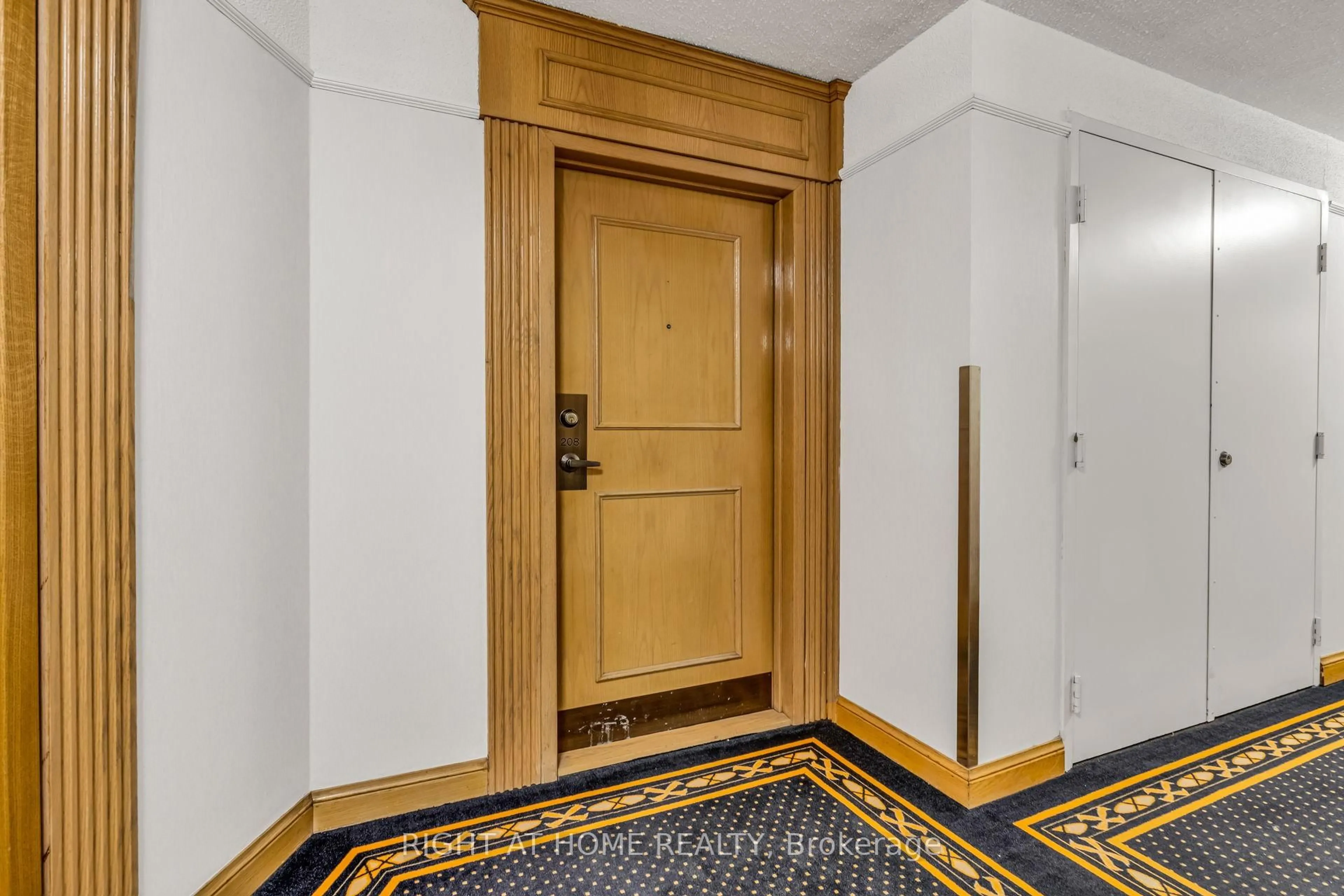 Indoor foyer for 20 Southport St #208, Toronto Ontario M6S 4Y8