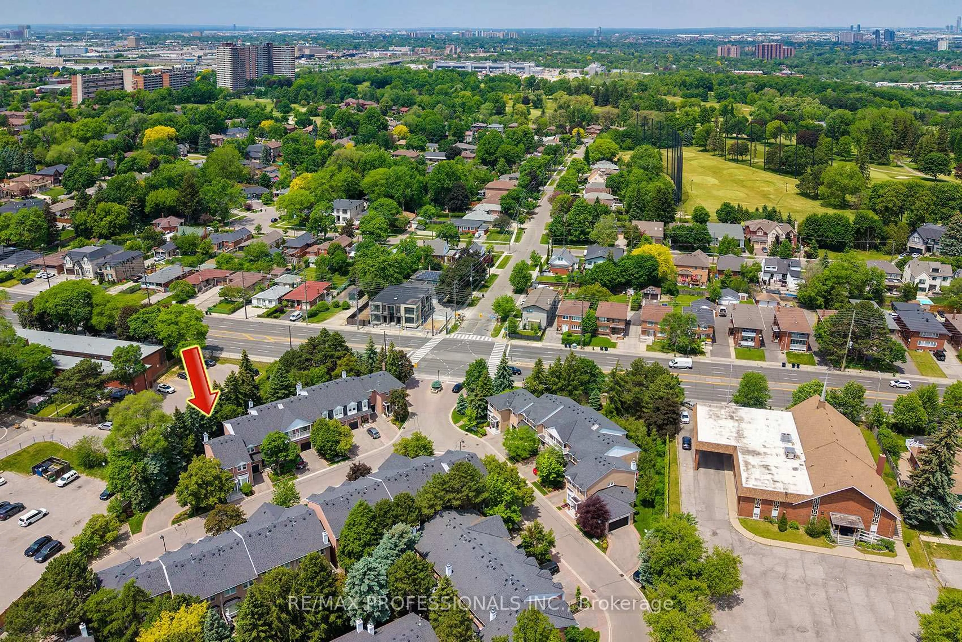 A pic from outside/outdoor area/front of a property/back of a property/a pic from drone, unknown for 7 Tamarack Circ, Toronto Ontario M9P 3T9