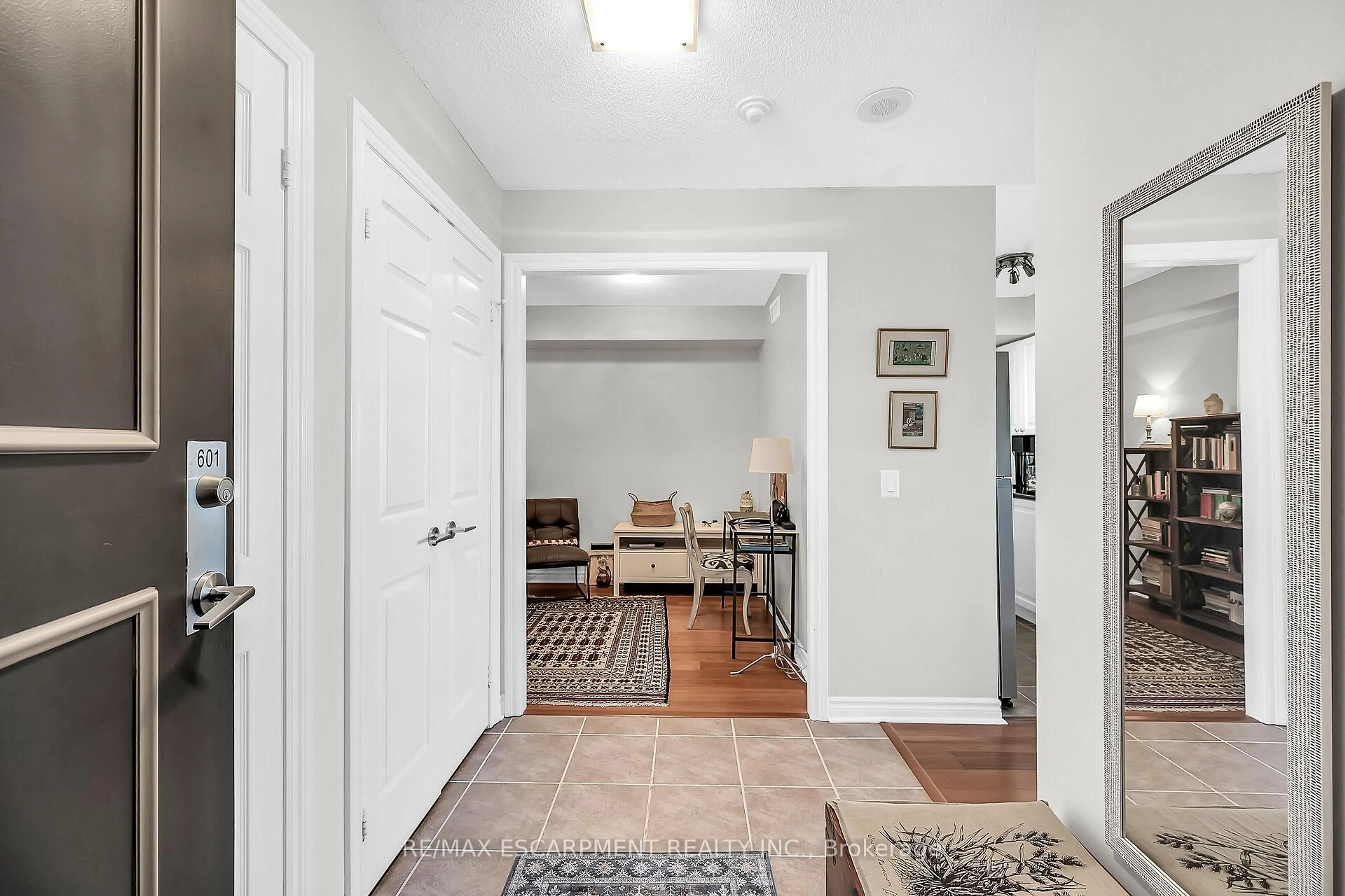 Indoor entryway for 2365 Central Park Dr #601, Oakville Ontario L6H 0C7