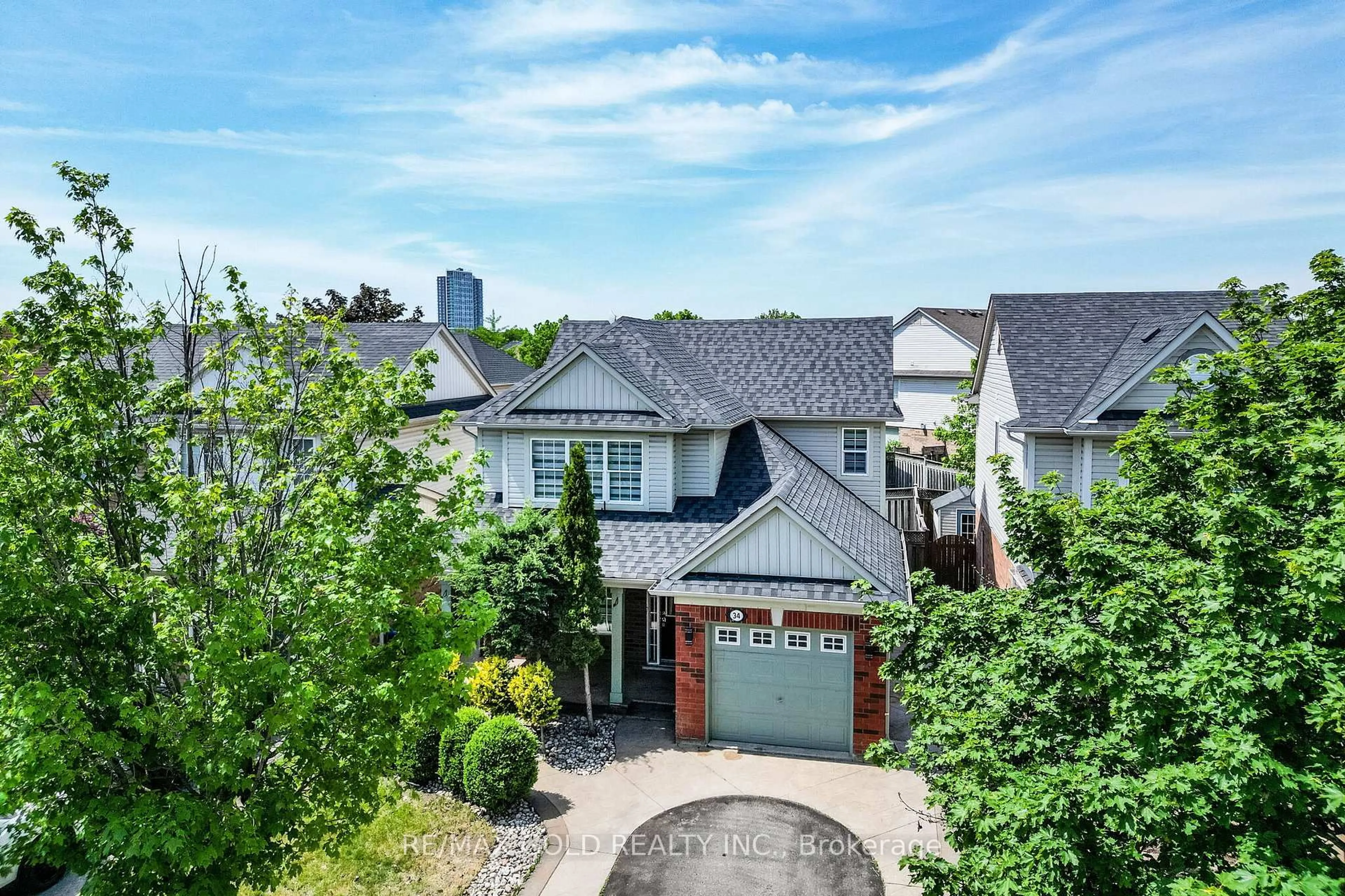 A pic from outside/outdoor area/front of a property/back of a property/a pic from drone, street for 34 Worthington Ave, Brampton Ontario L7A 1M9