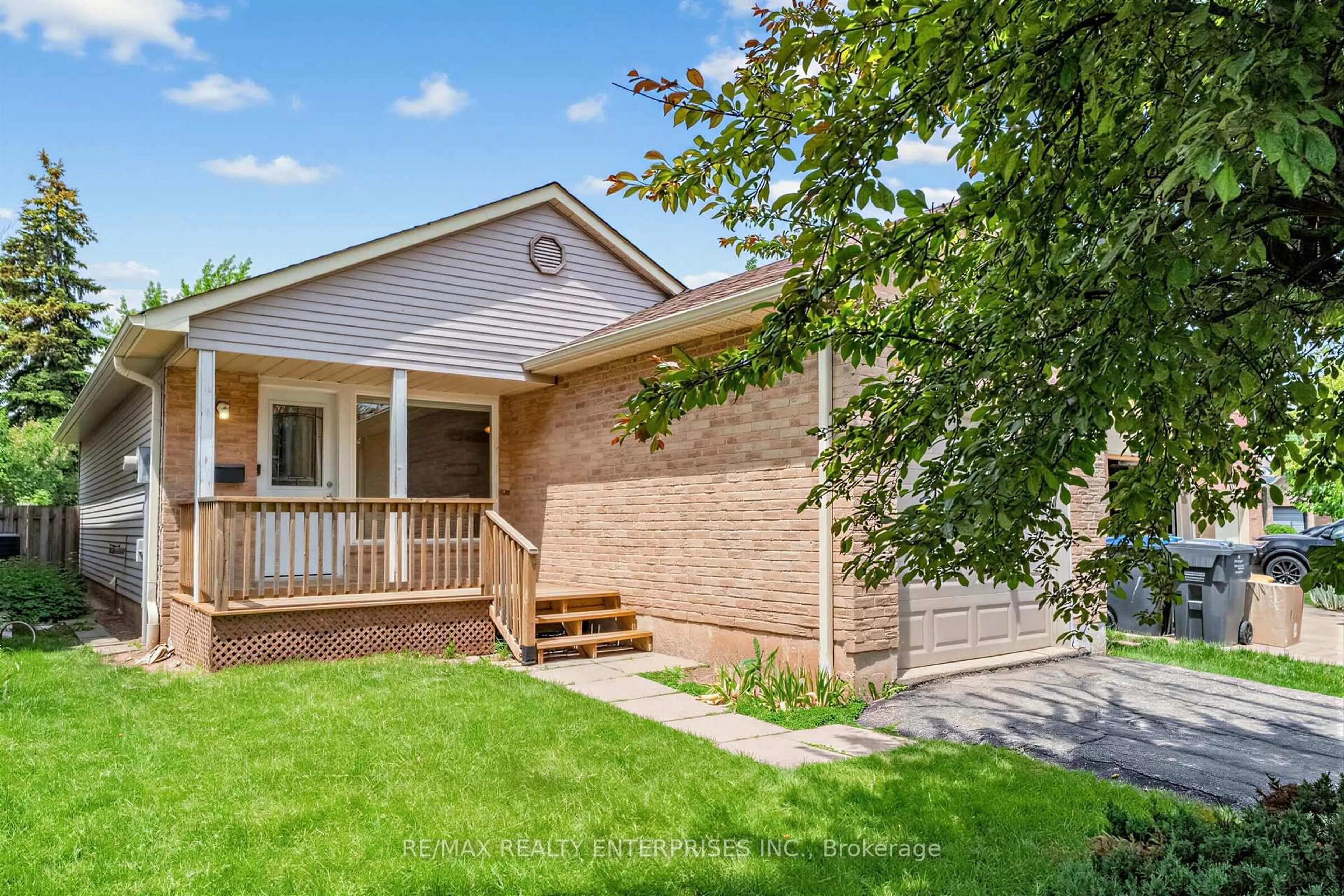 Home with brick exterior material, street for 3123 Arnett Crt, Mississauga Ontario L5N 3G8