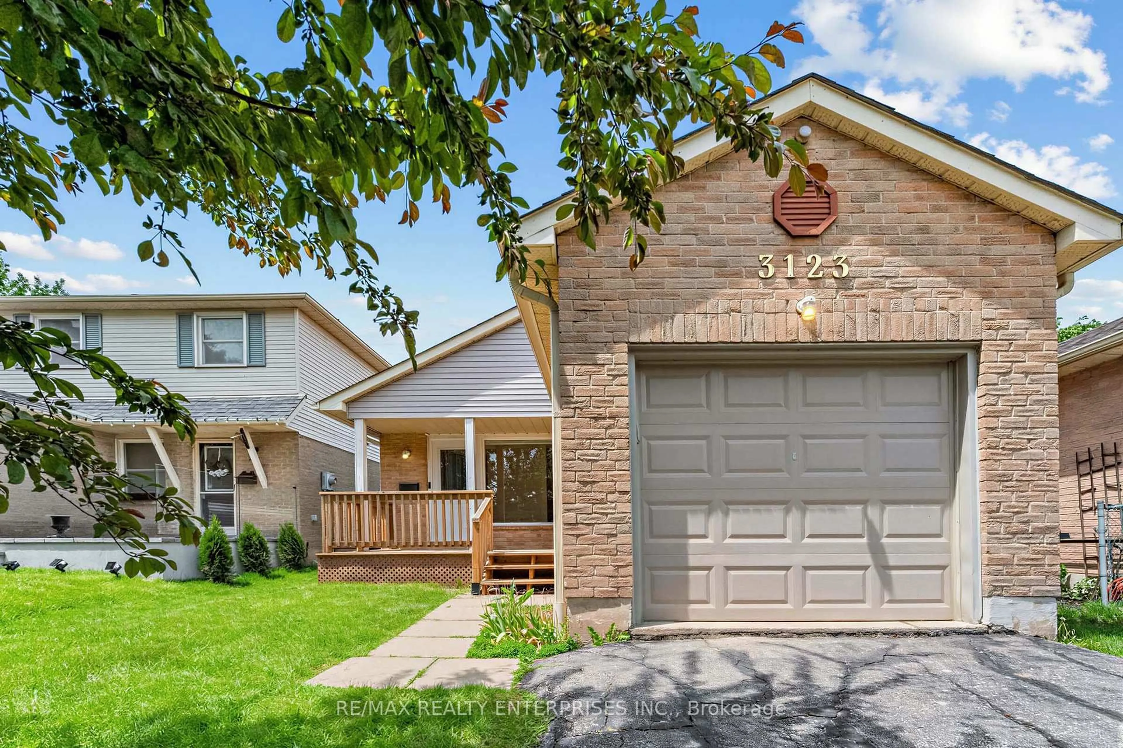 Home with brick exterior material, street for 3123 Arnett Crt, Mississauga Ontario L5N 3G8