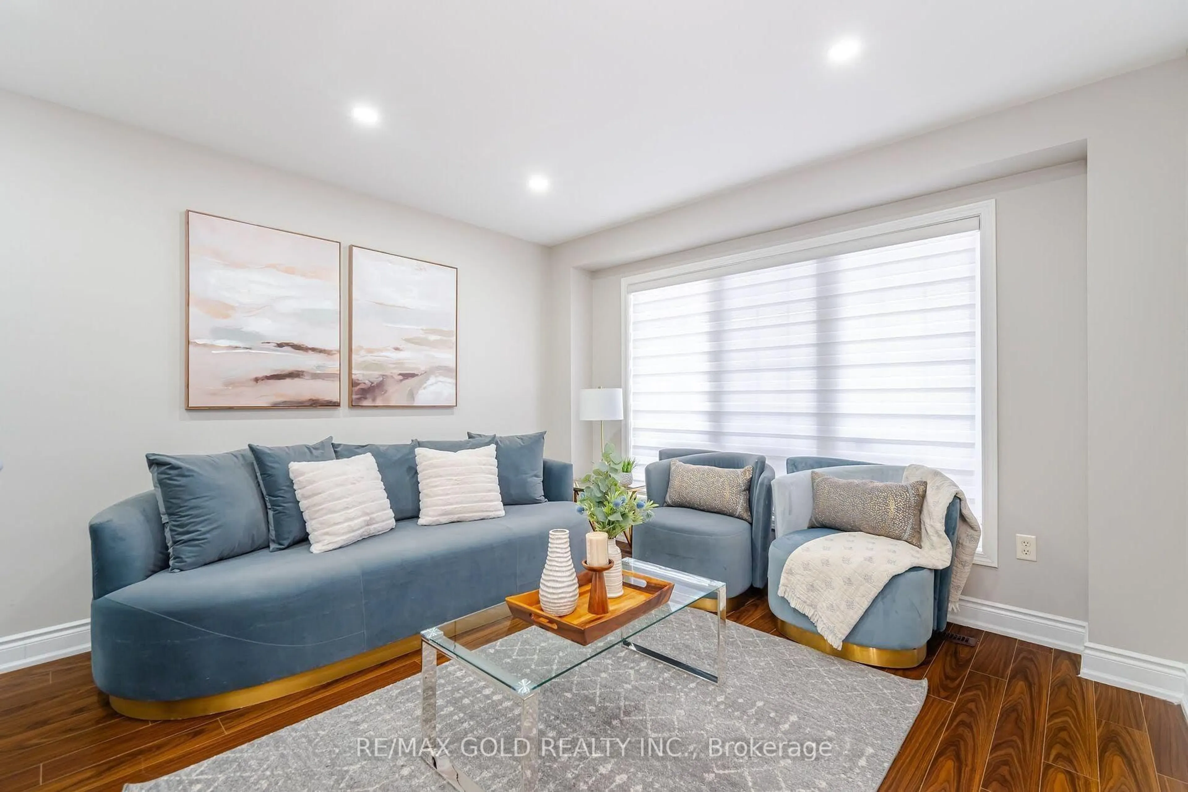 Living room with furniture, wood/laminate floor for 8 Upshall Dr, Brampton Ontario L6P 1E1