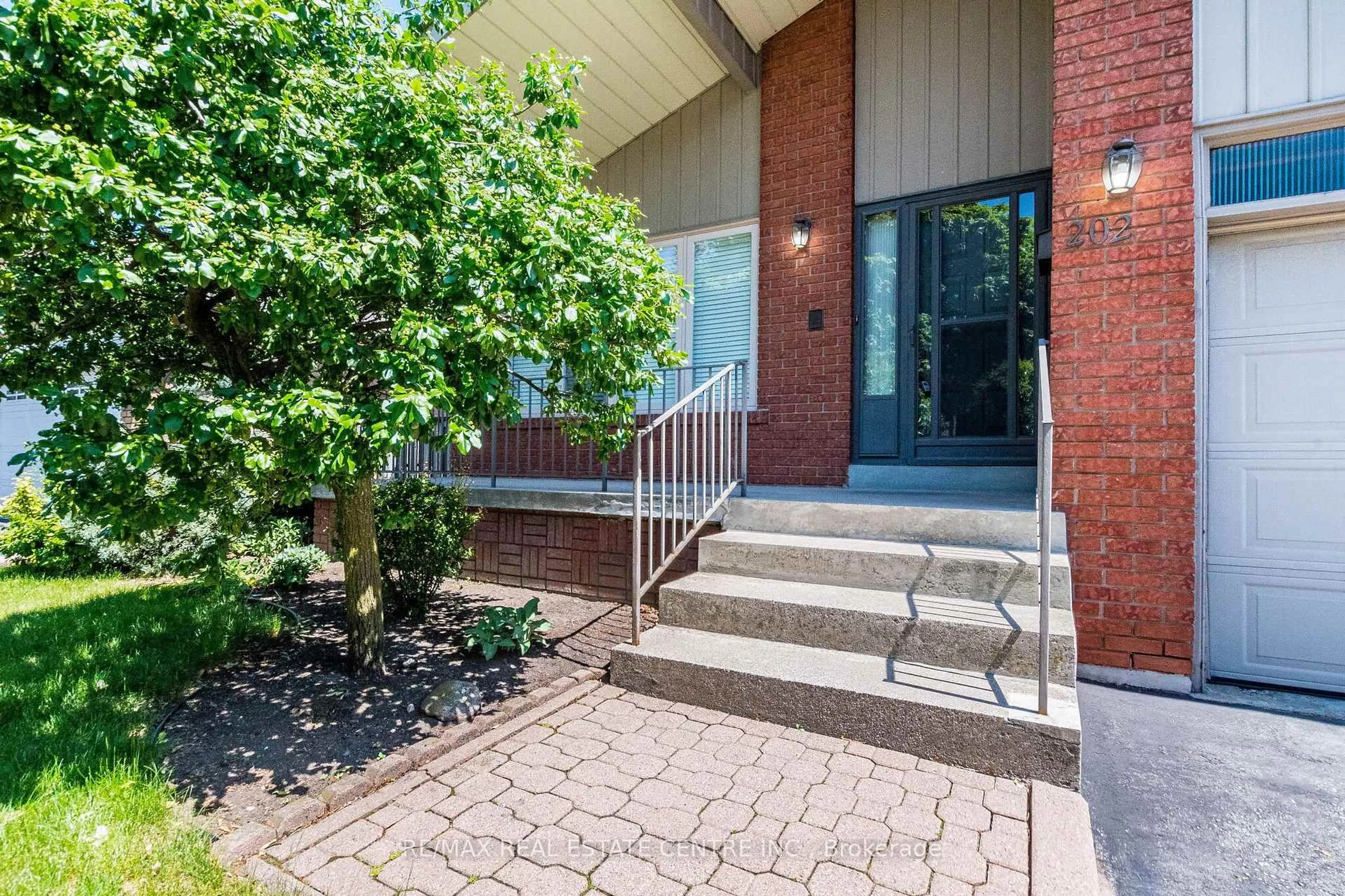 Unknown for 202 Whitchurch Mews, Mississauga Ontario L5A 4B3