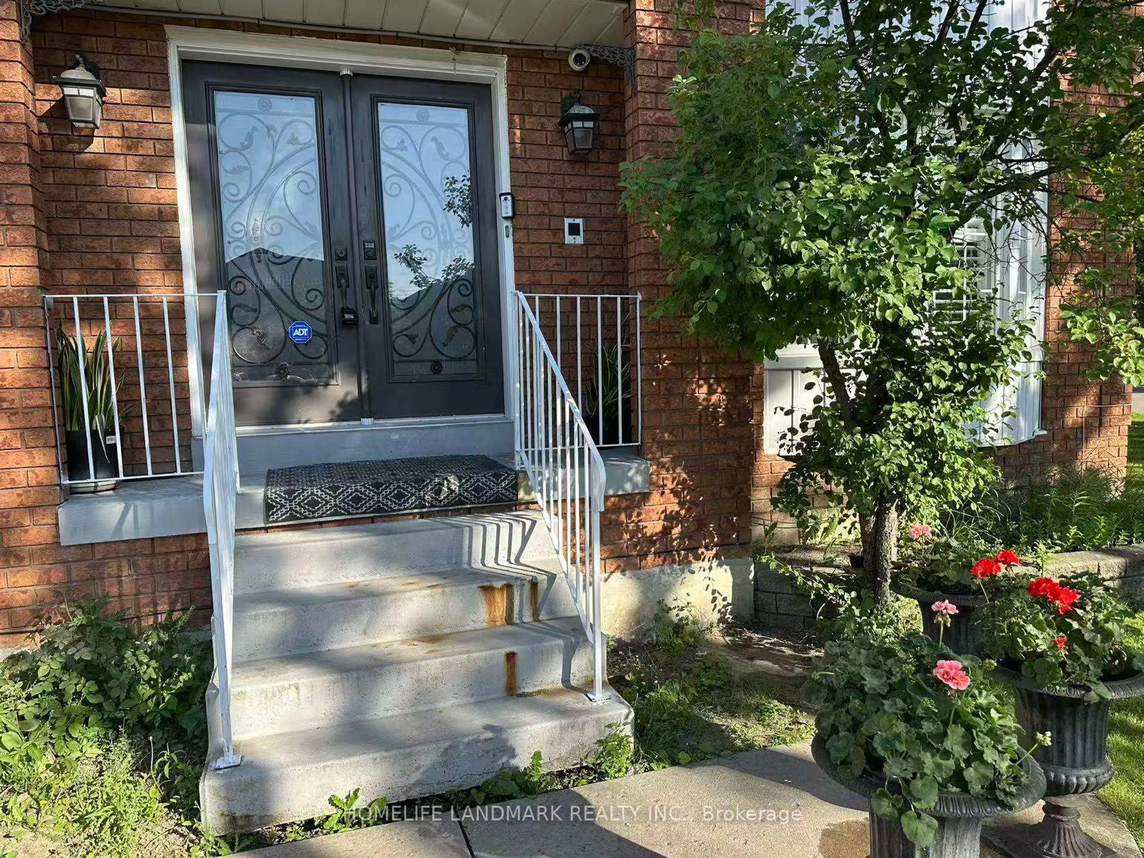 Indoor entryway for 510 Greenpark Cres, Mississauga Ontario L5B 3P6