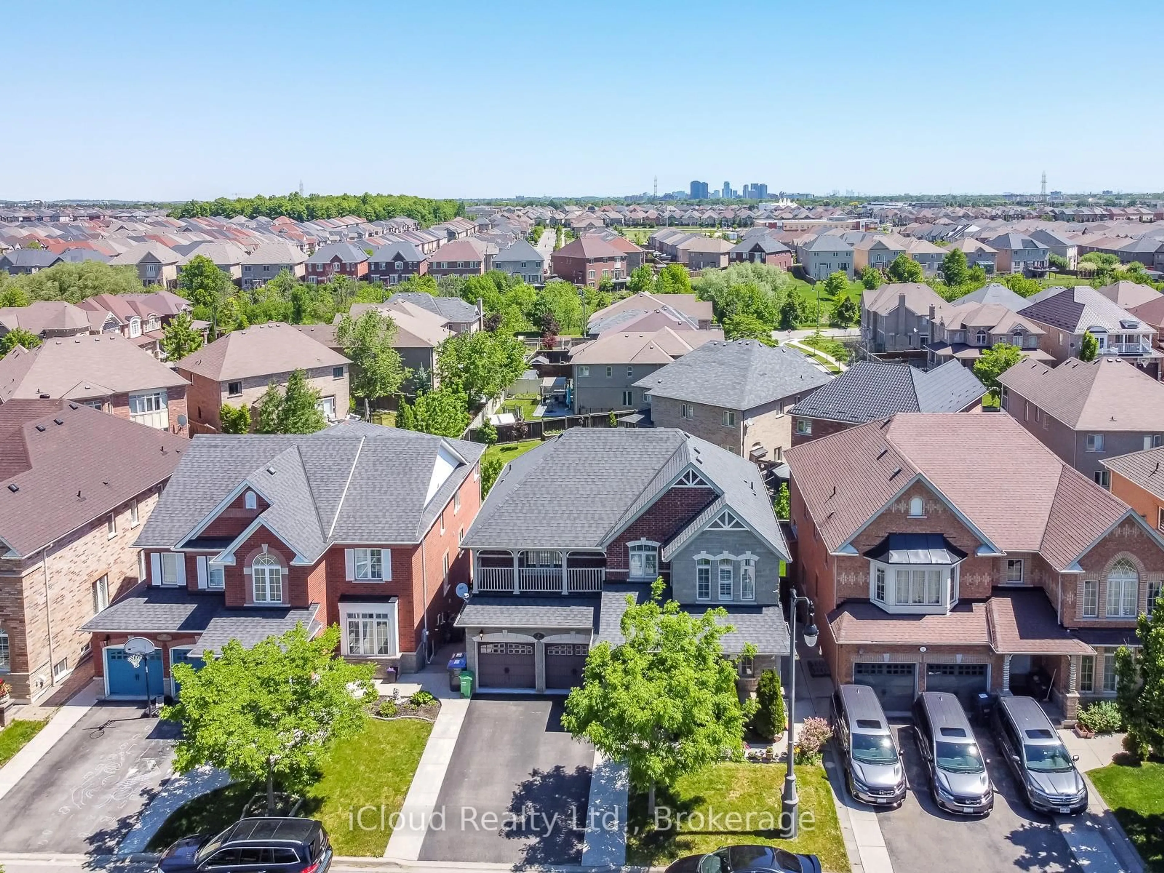 A pic from outside/outdoor area/front of a property/back of a property/a pic from drone, city buildings view from balcony for 7 Merrittonia St, Brampton Ontario L6X 0Y9