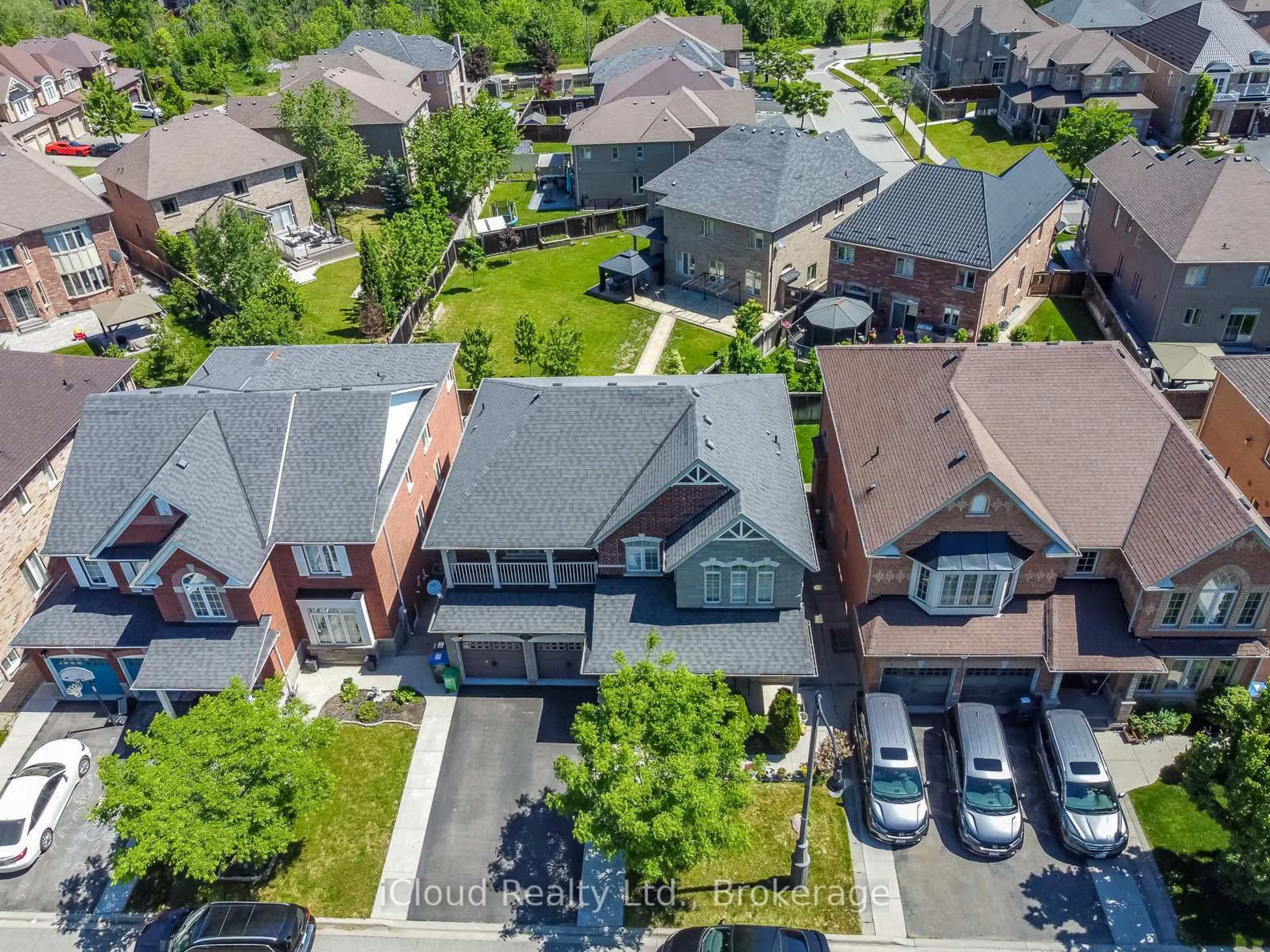 A pic from outside/outdoor area/front of a property/back of a property/a pic from drone, street for 7 Merrittonia St, Brampton Ontario L6X 0Y9
