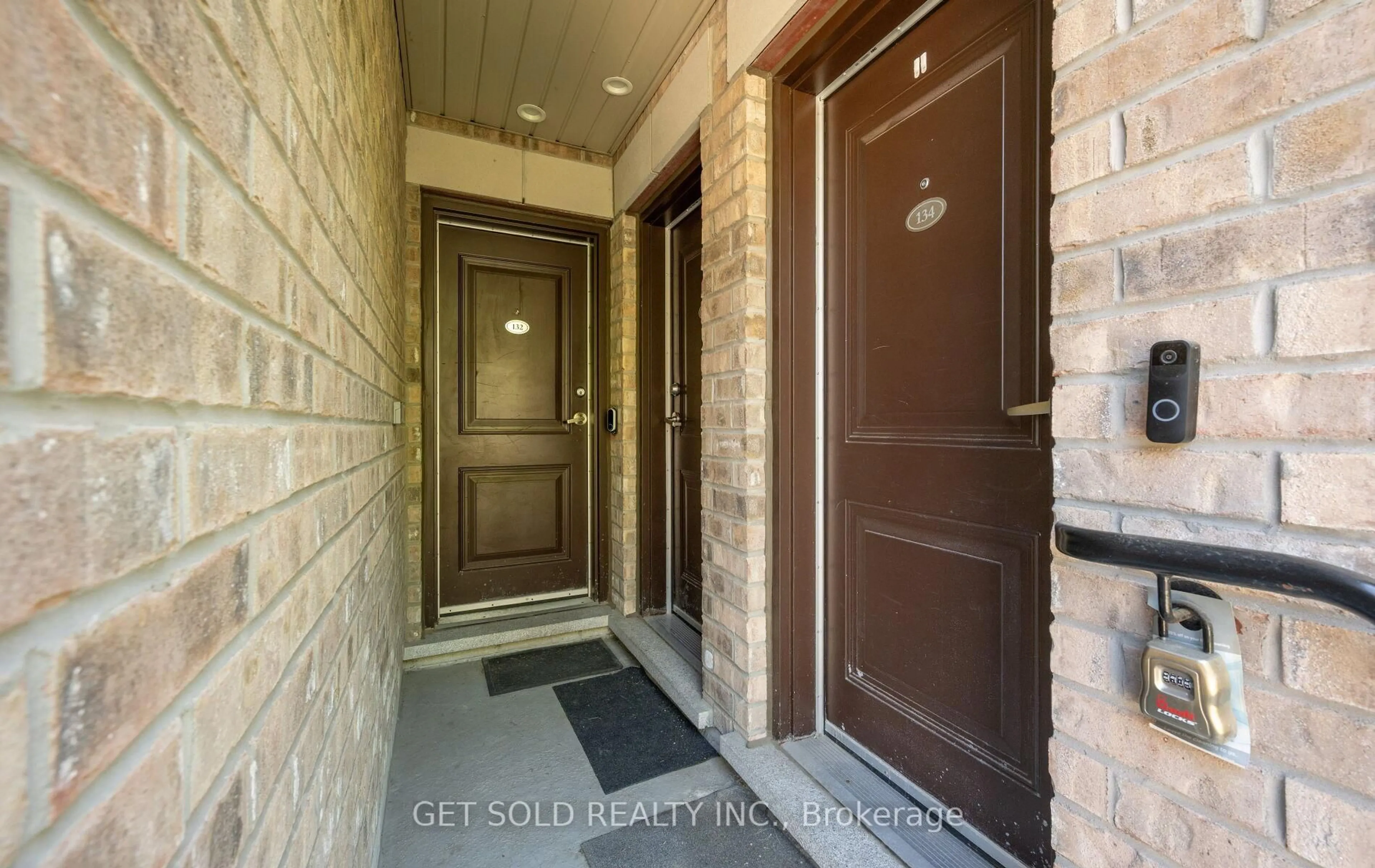 Indoor entryway for 80 Parrotta Dr #132, Toronto Ontario M9M 0E6