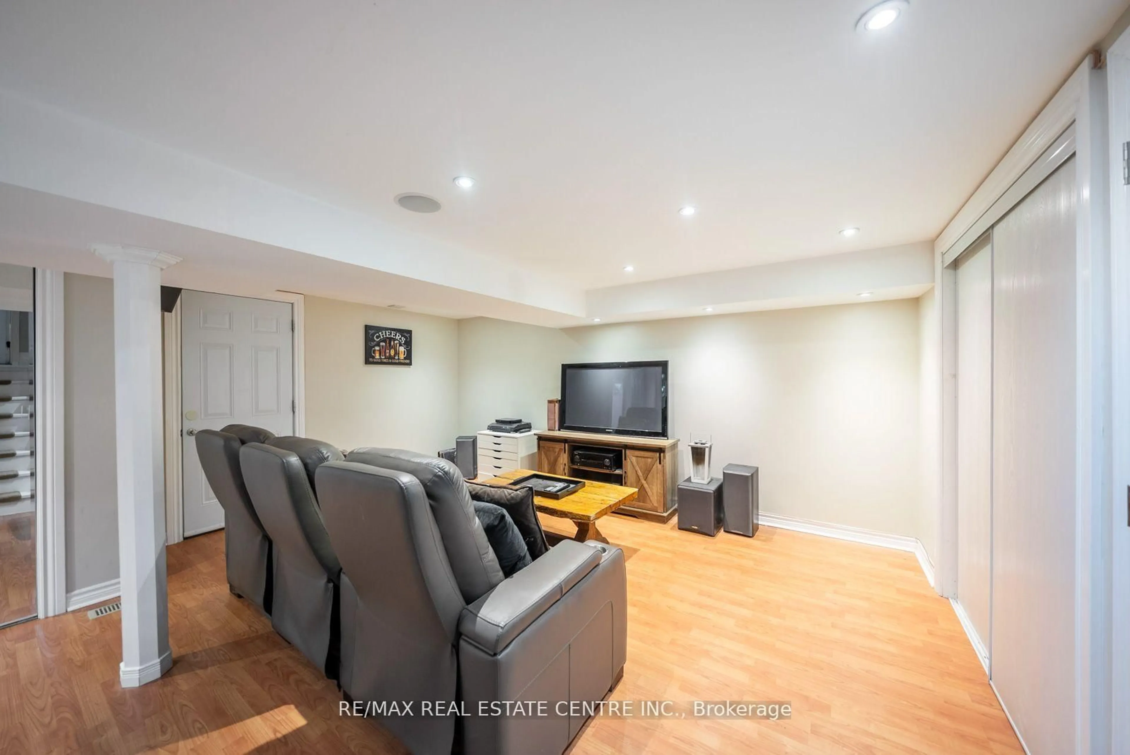 Home theater for 1684 Vaughan Dr, Caledon Ontario L7K 1C5