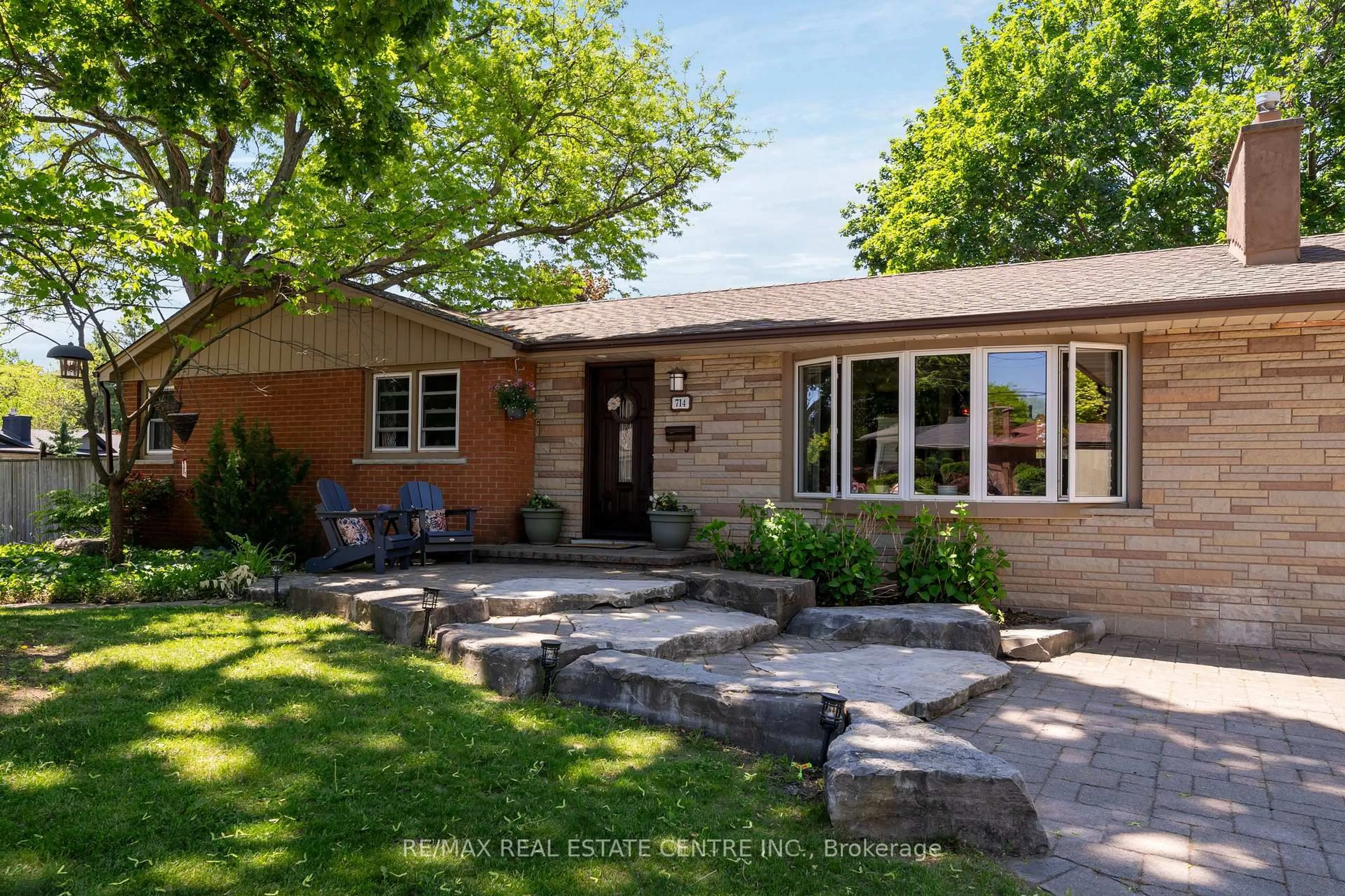 Home with brick exterior material, street for 714 George St, Burlington Ontario L7R 2W2