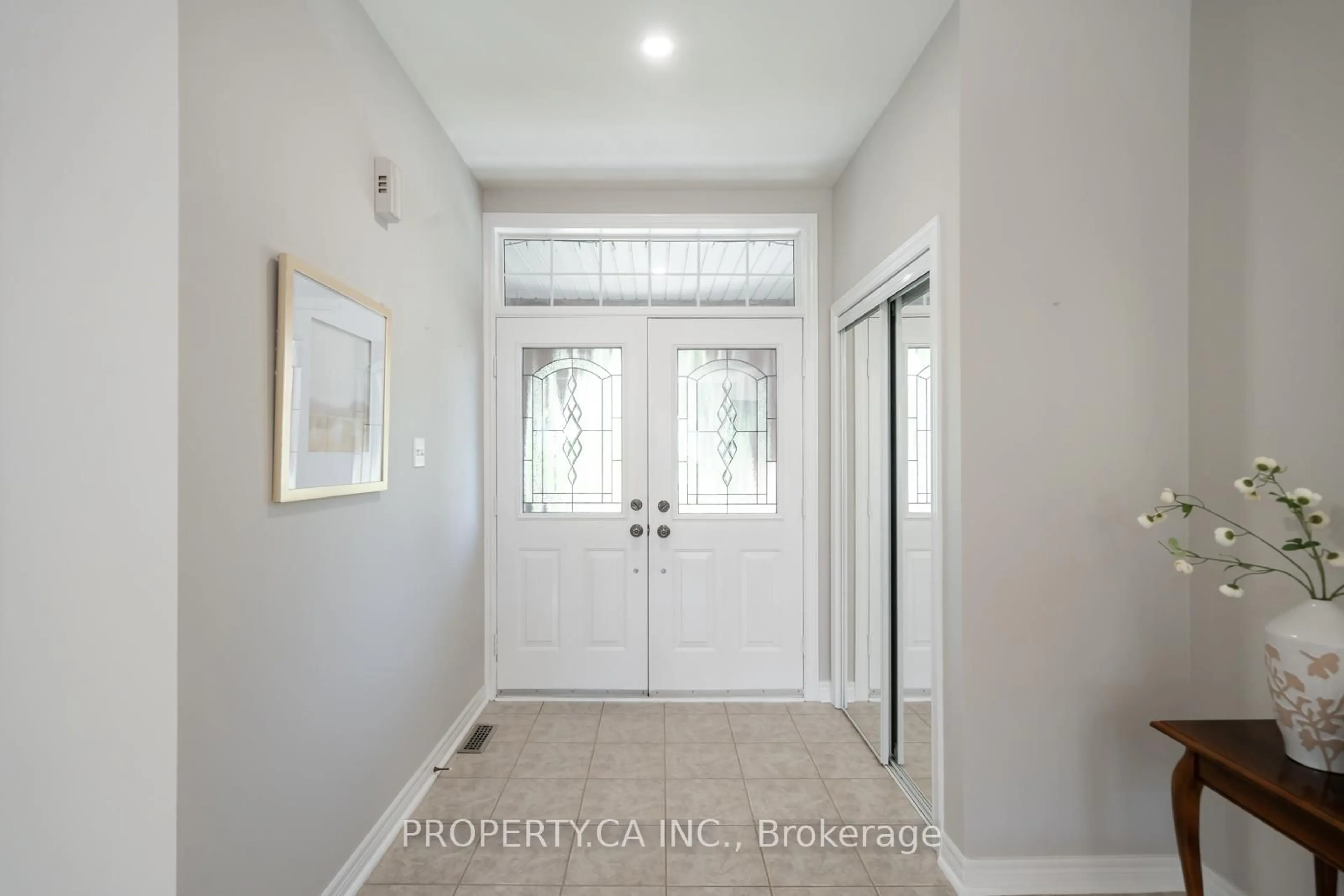 Indoor entryway for 1143 Carding Mill Pl, Mississauga Ontario L5W 1C4