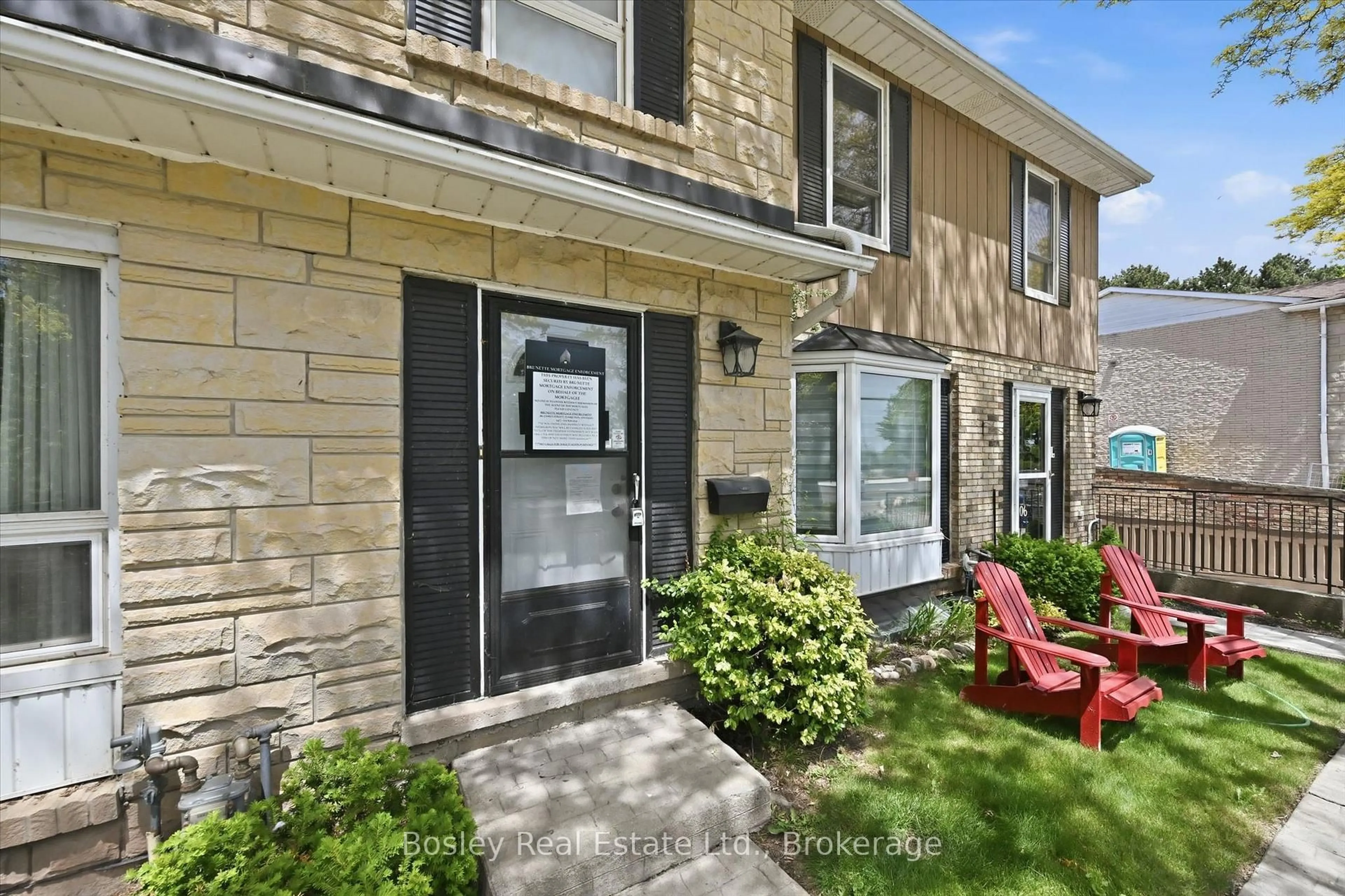 Indoor entryway for 5475 Lakeshore St #107, Burlington Ontario L7L 1E1