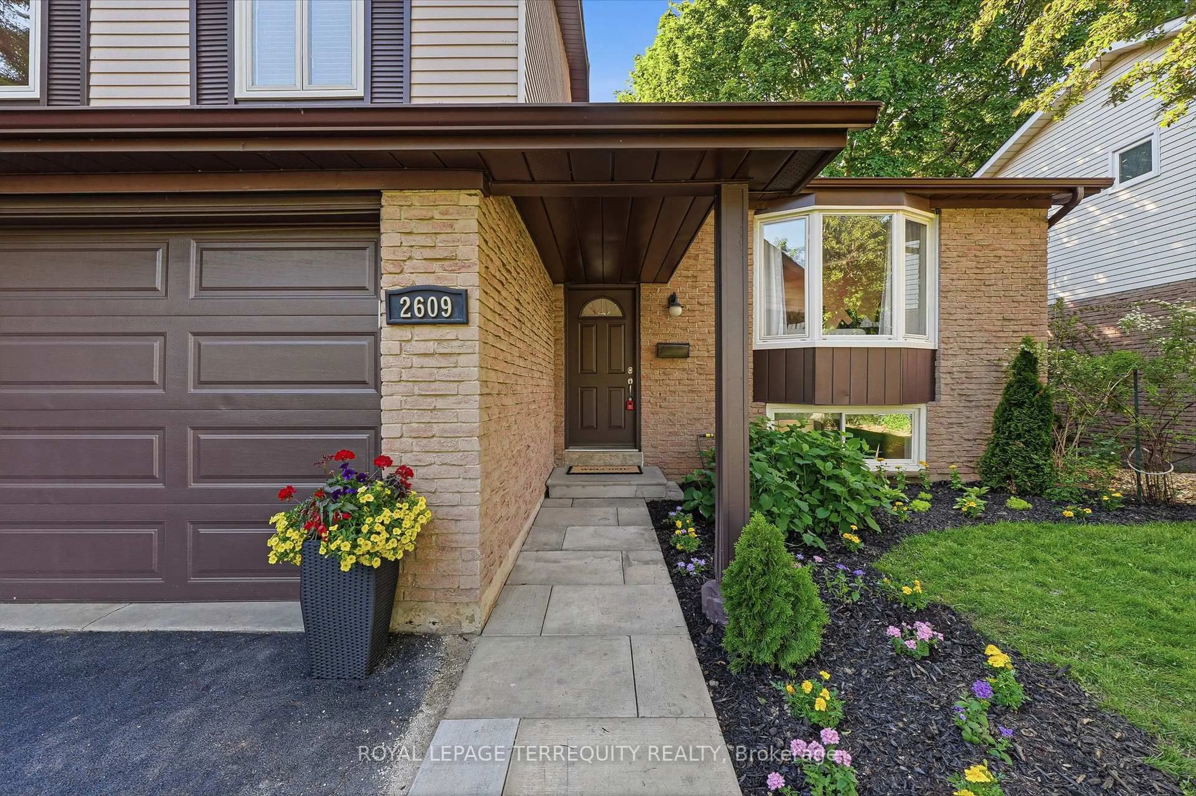 Home with brick exterior material, street for 2609 Oak Row Cres, Mississauga Ontario L5L 1P7