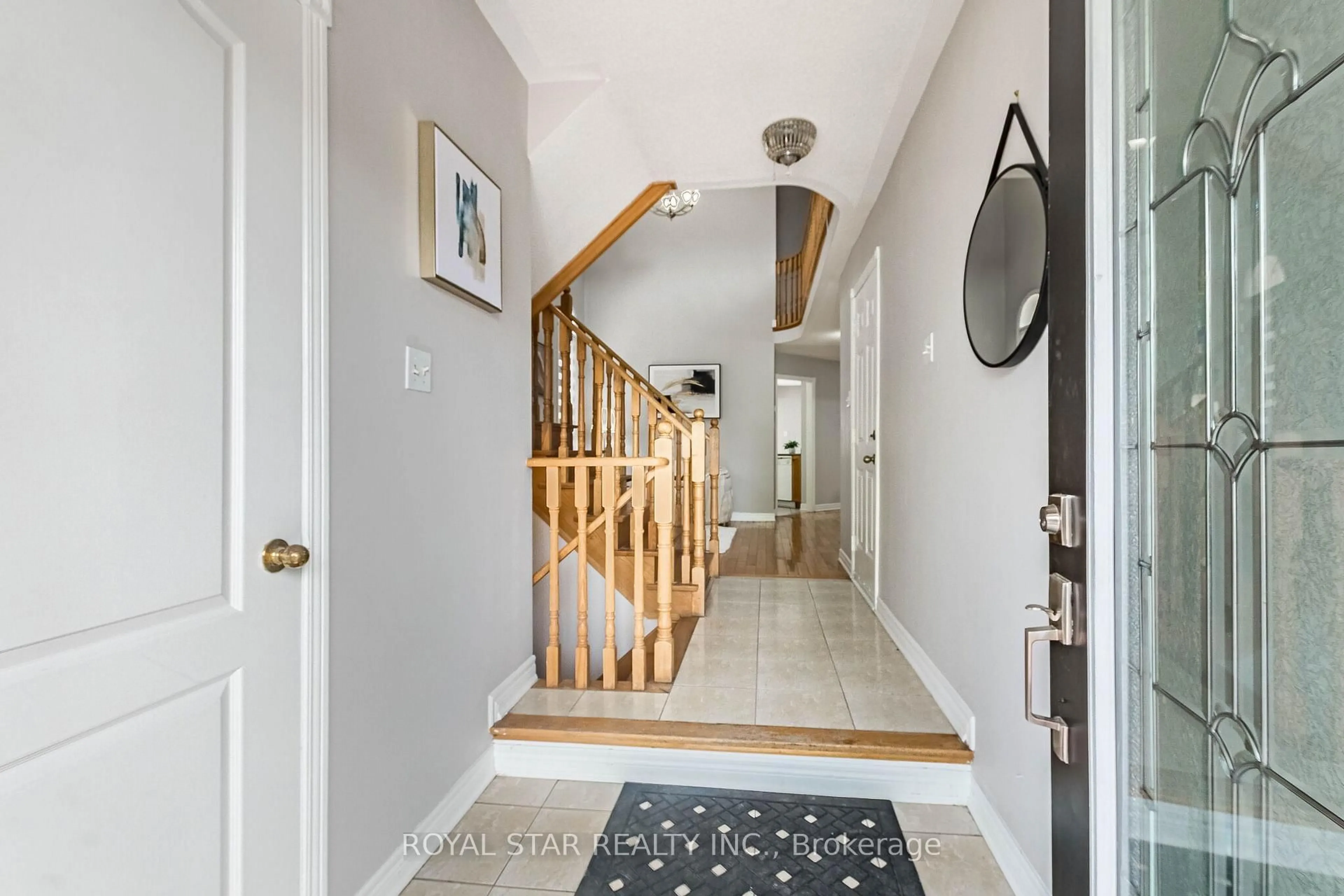 Indoor entryway for 55 Newark Way, Brampton Ontario L7A 2W8