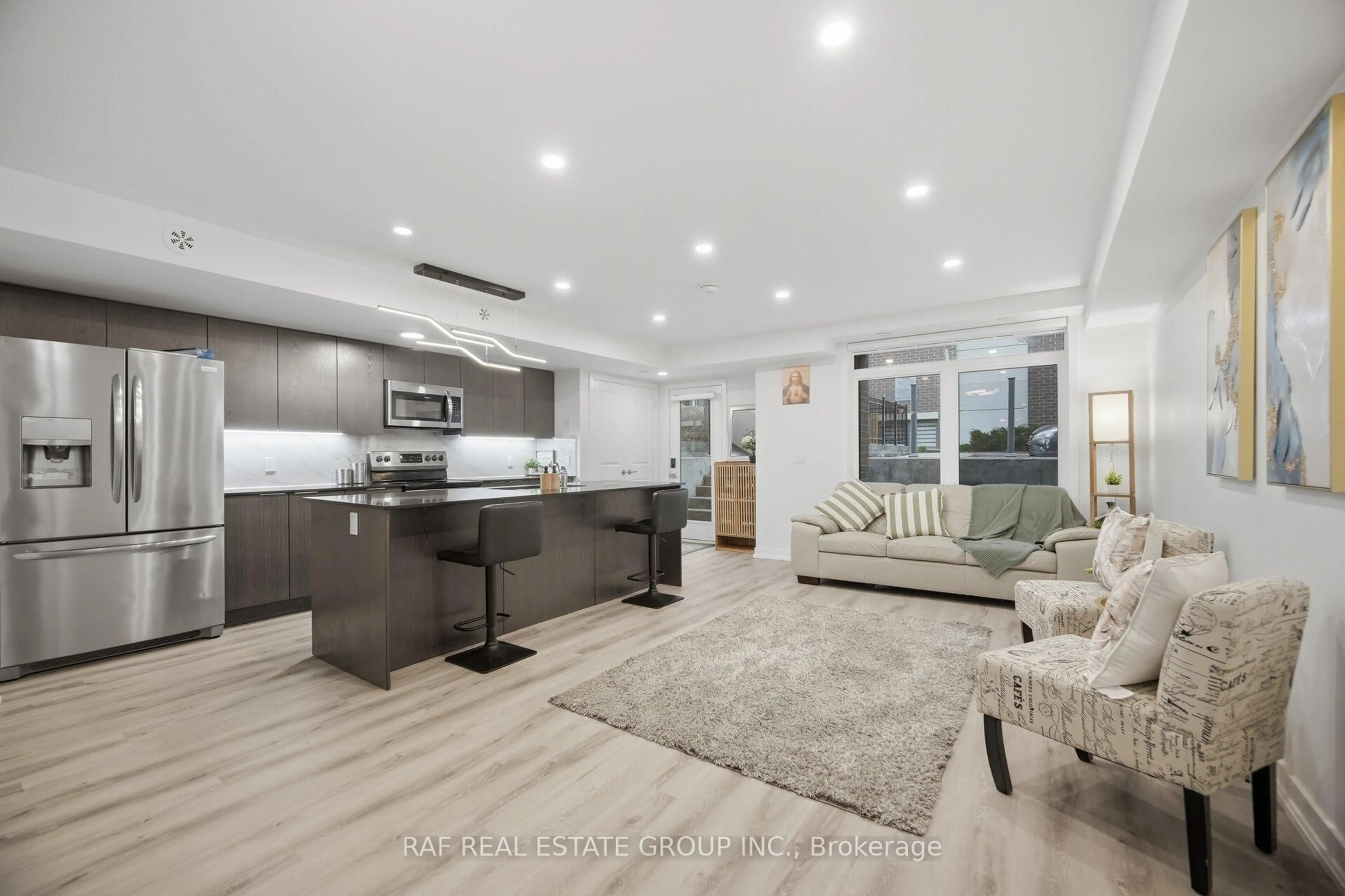 Open concept kitchen, unknown for 3058 Sixth Line #105, Oakville Ontario L6M 1P8