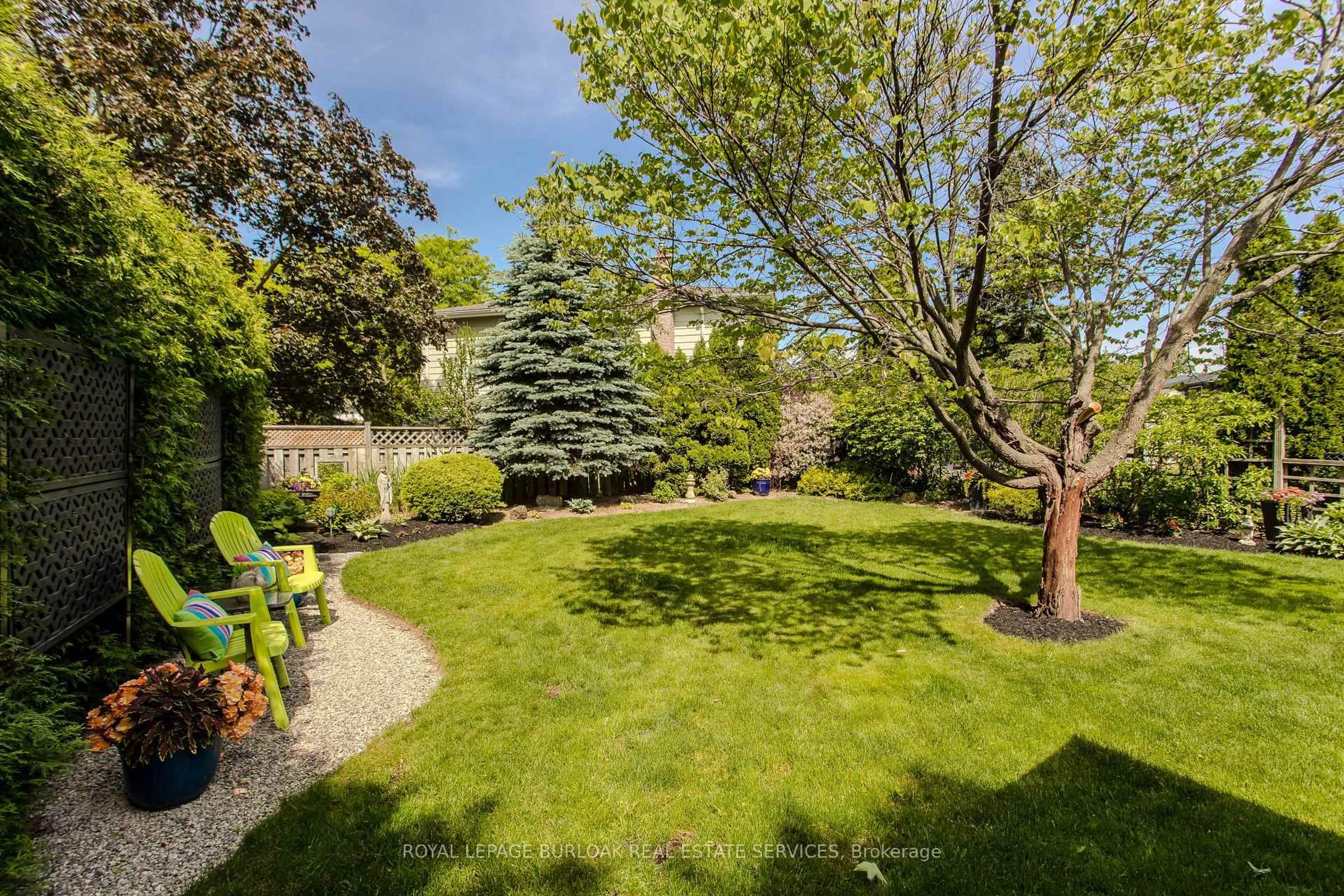 Patio, unknown for 1319 Janina Blvd, Burlington Ontario L7P 1K5