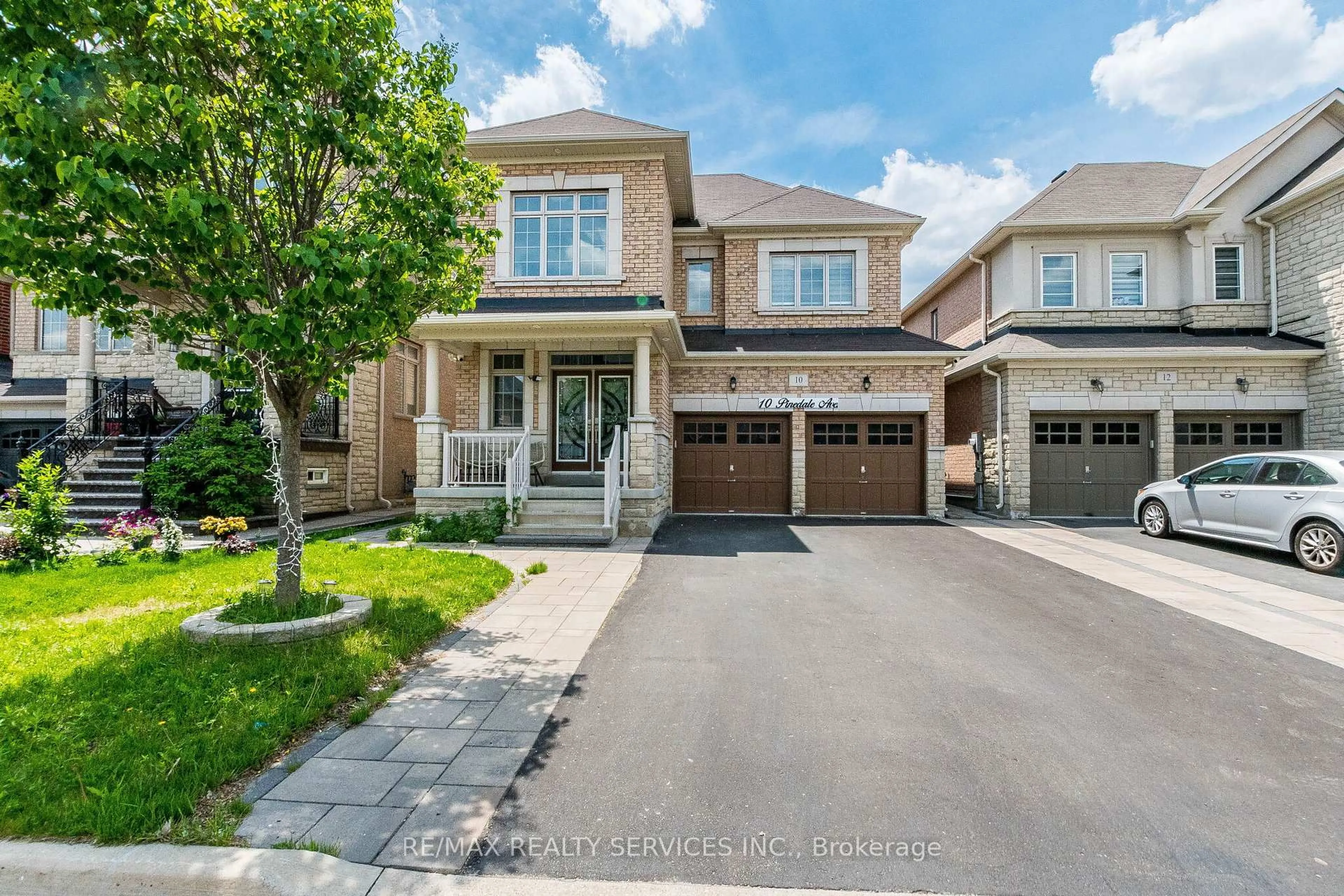 Home with brick exterior material, street for 10 Pinedale Ave, Caledon Ontario L7C 3Z4