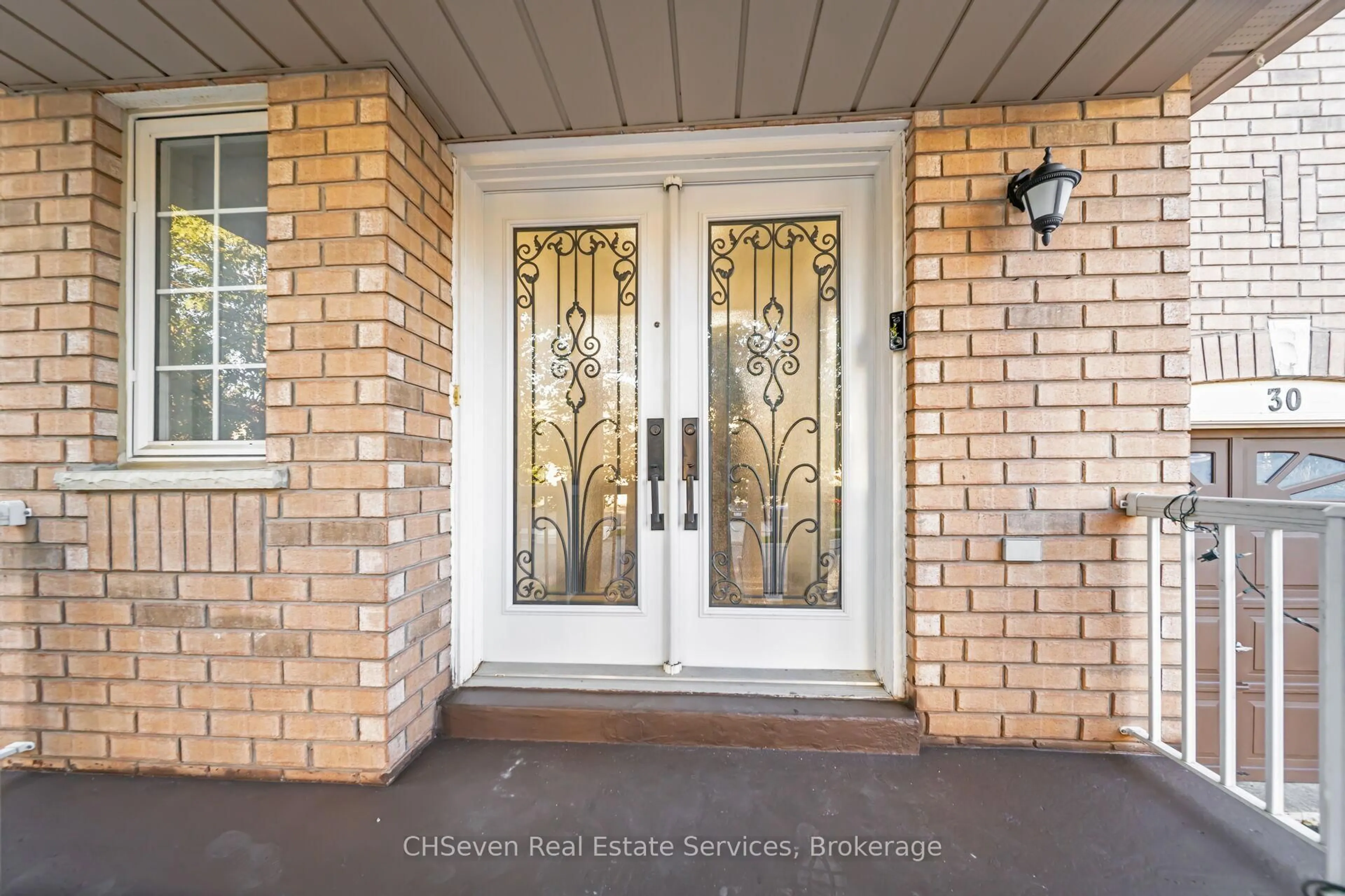 Indoor entryway for 30 Florence Dr, Brampton Ontario L7A 2M2