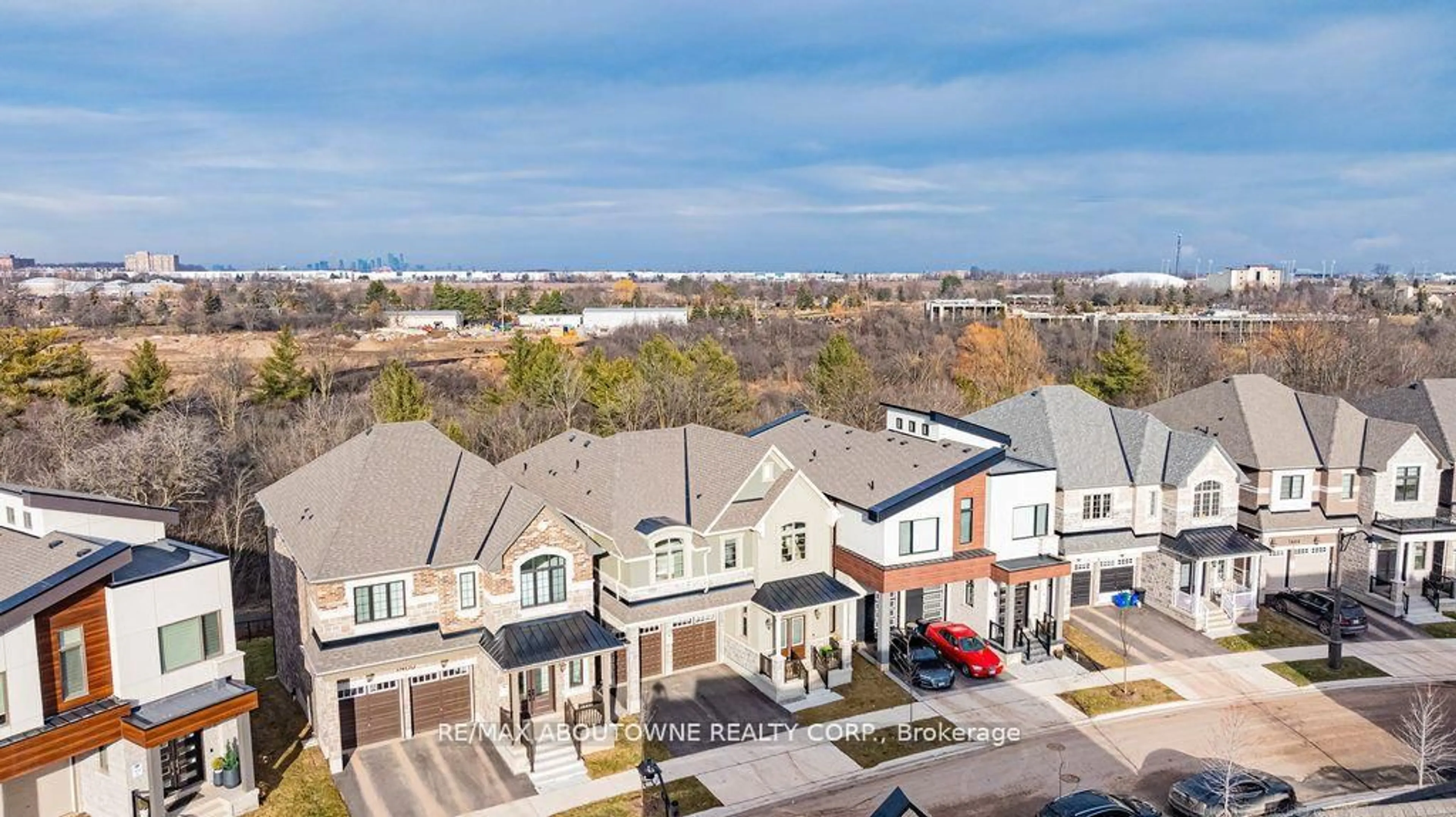 A pic from outside/outdoor area/front of a property/back of a property/a pic from drone, unknown for 1456 FORD STRATHY CRESCENT, Oakville Ontario L6H 3W9