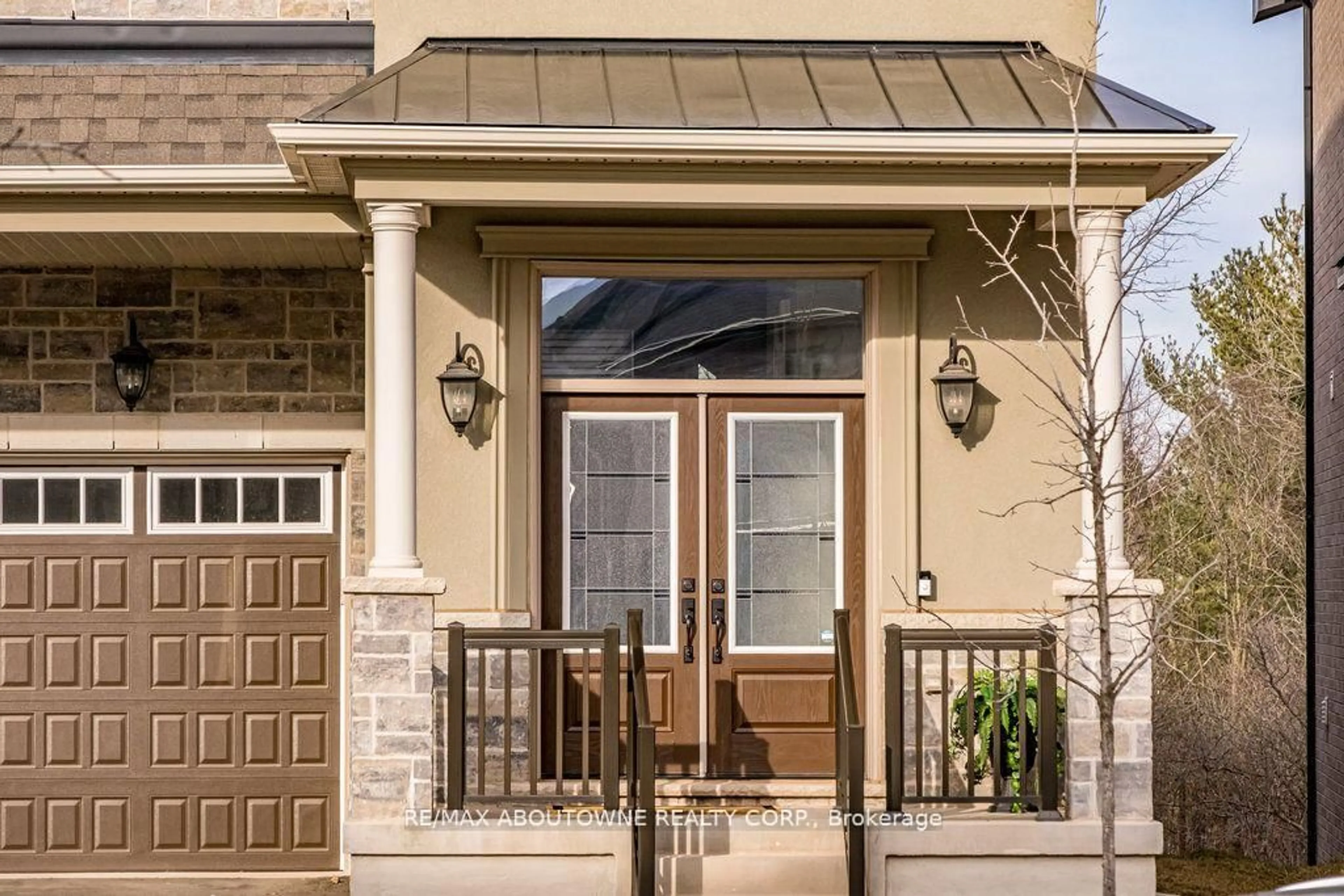 Indoor entryway for 1456 FORD STRATHY CRESCENT, Oakville Ontario L6H 3W9