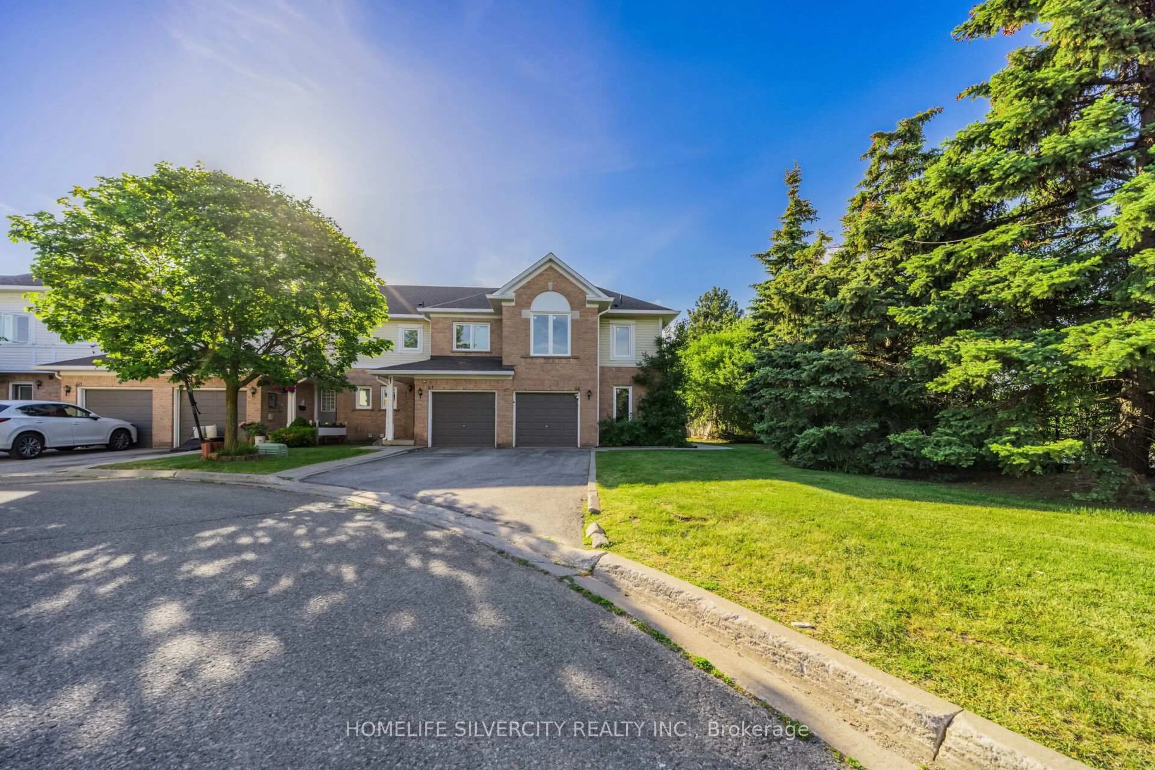 A pic from outside/outdoor area/front of a property/back of a property/a pic from drone, street for 66 Brisbane Crt #38, Brampton Ontario L6R 1V4