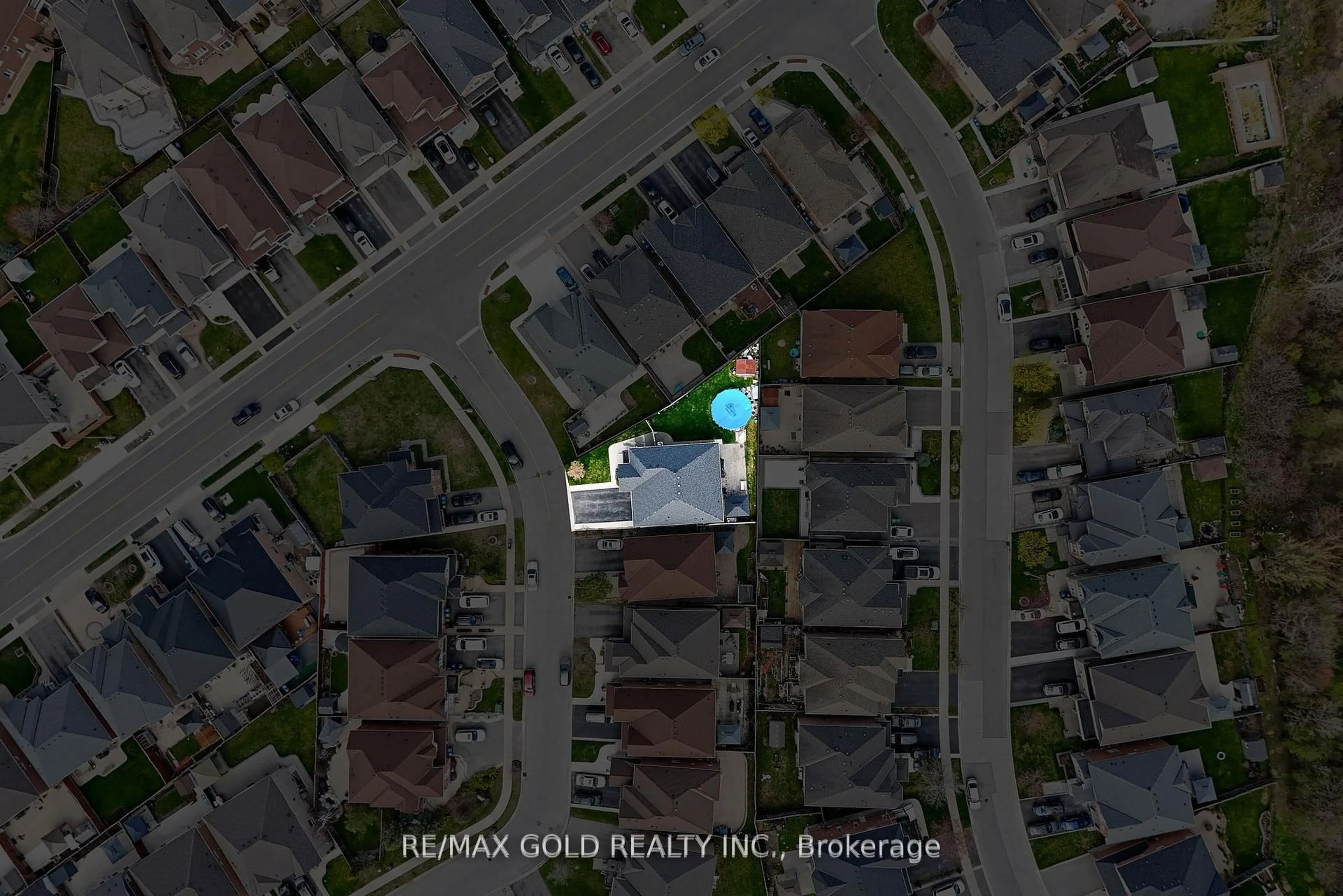 A pic from outside/outdoor area/front of a property/back of a property/a pic from drone, street for 3 Powell Dr, Brampton Ontario L6R 0K9