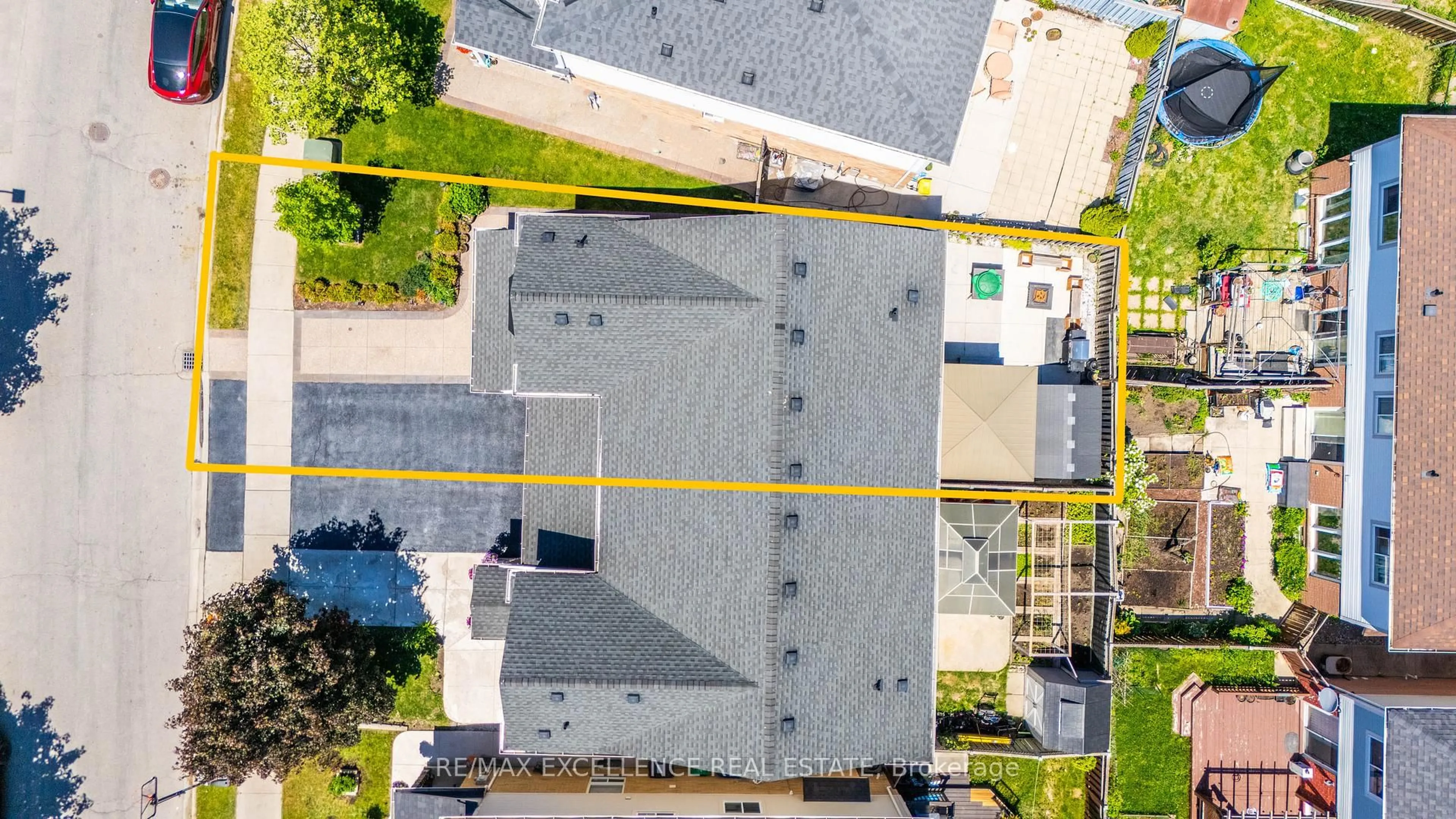 A pic from outside/outdoor area/front of a property/back of a property/a pic from drone, unknown for 9 Virtues Ave, Brampton Ontario L7A 2R8