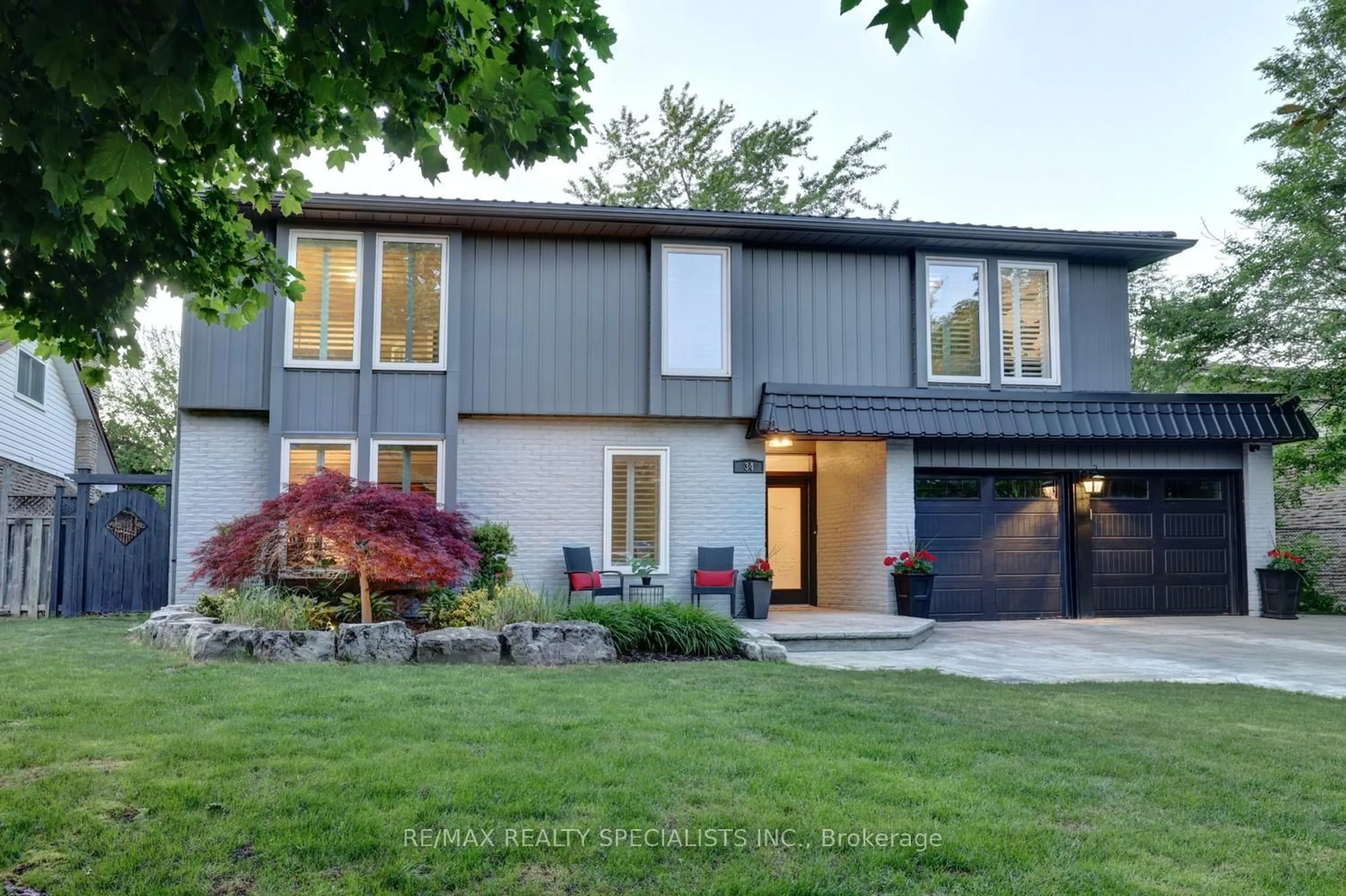 Home with vinyl exterior material, street for 34 Kenninghall Blvd, Mississauga Ontario L5N 1J4