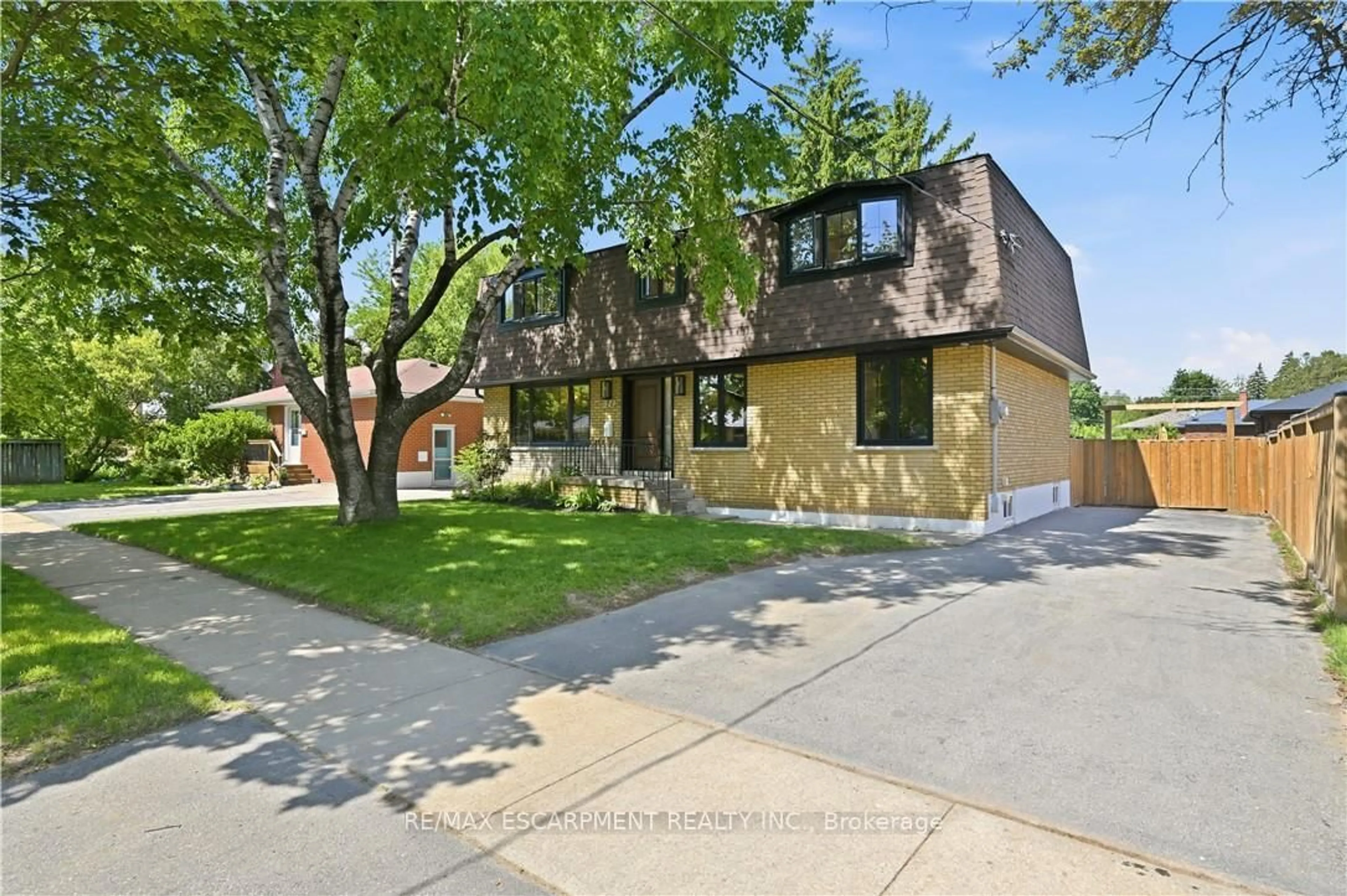 Home with brick exterior material, street for 521 Dynes Rd, Burlington Ontario L7N 2V1