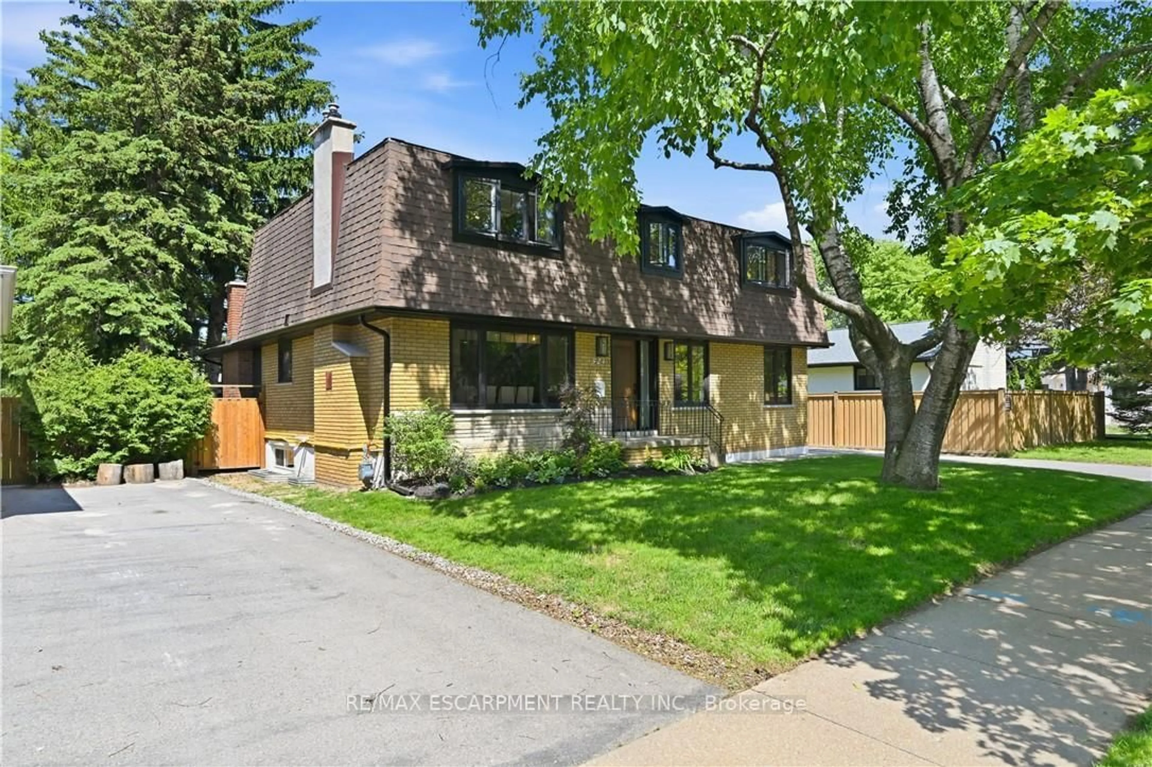 Home with brick exterior material, street for 521 Dynes Rd, Burlington Ontario L7N 2V1