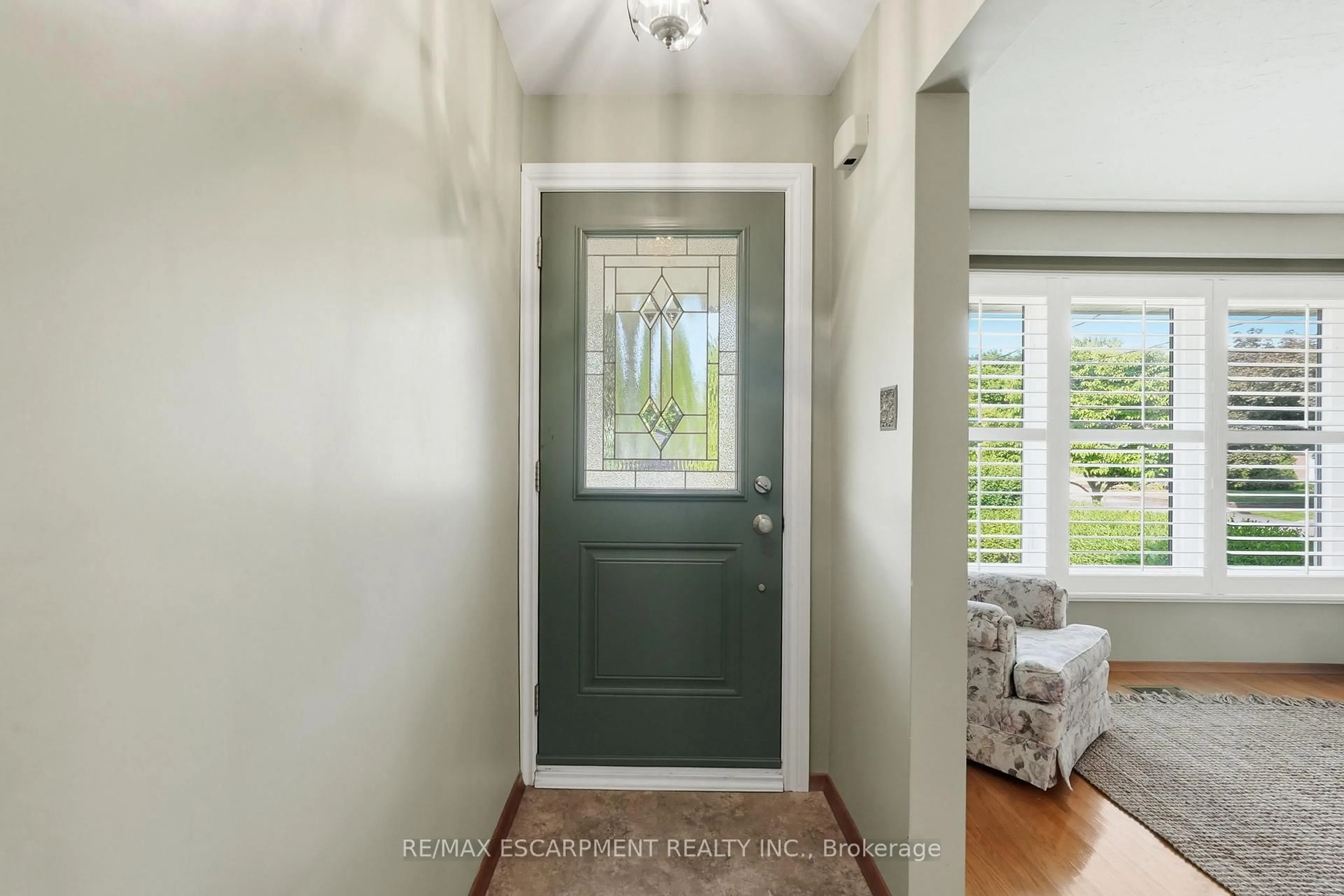 Indoor entryway for 1347 Fisher Ave, Burlington Ontario L7P 2L7