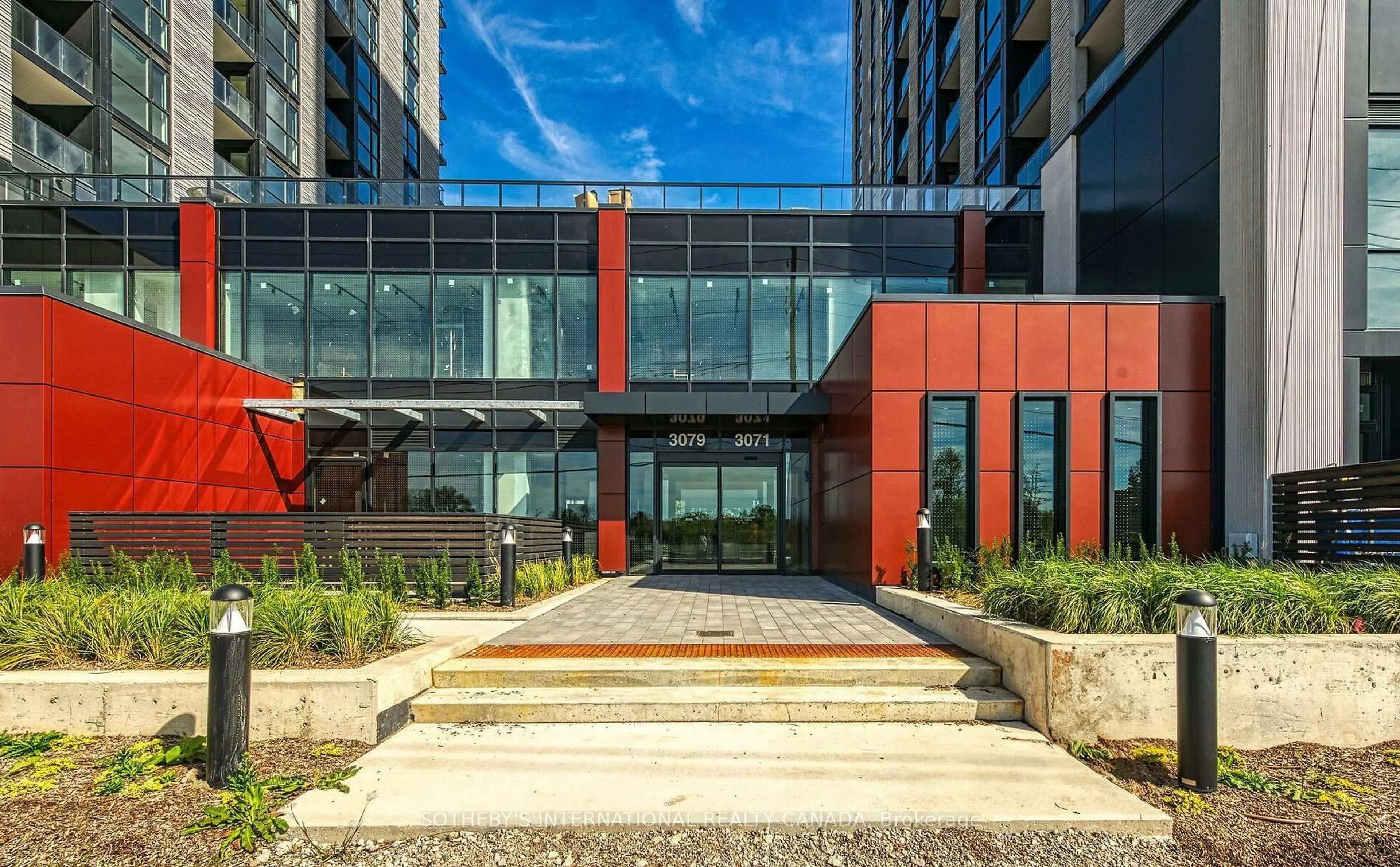 Indoor foyer for 3079 Trafalgar Rd #1005, Oakville Ontario L6H 8C5