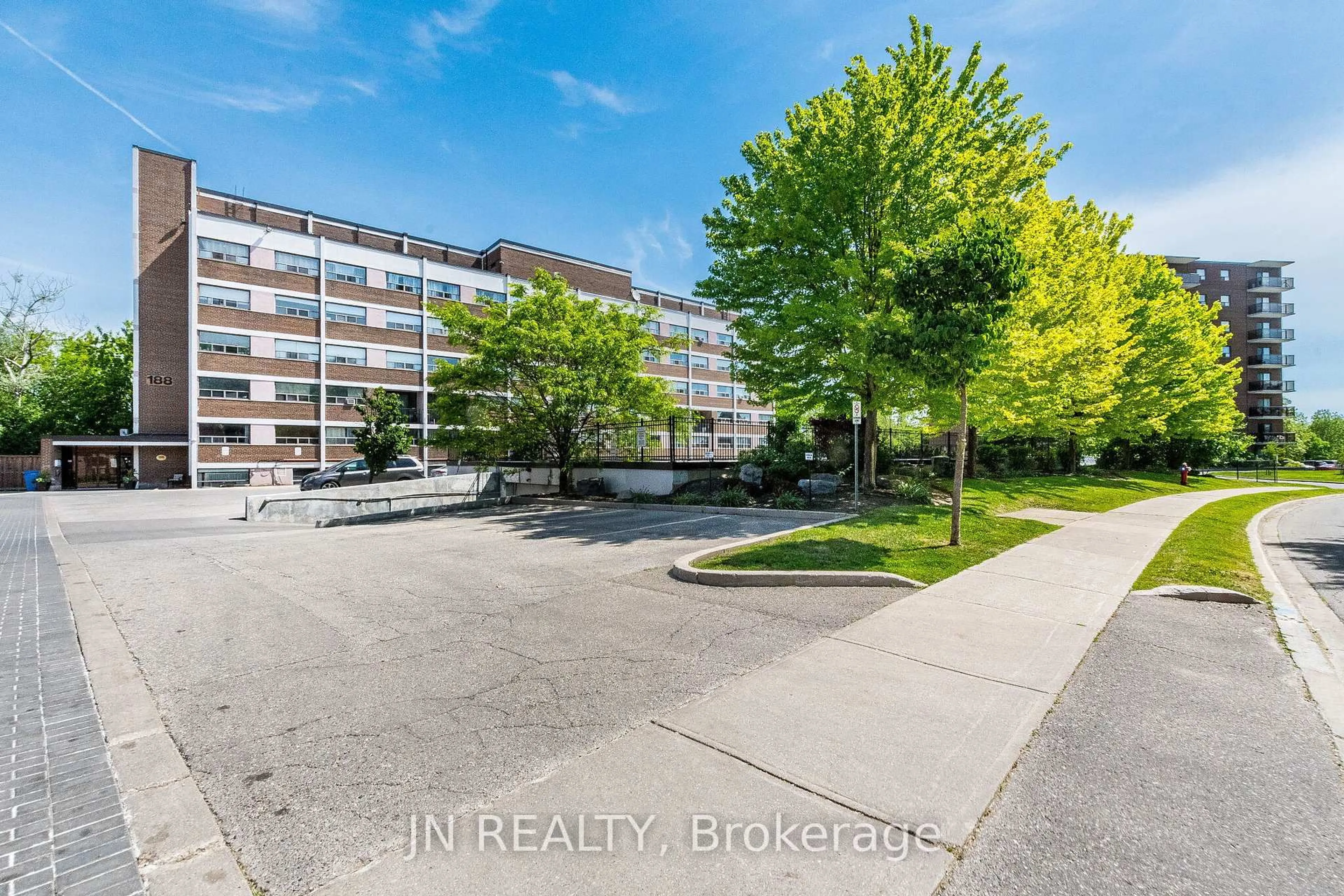 A pic from outside/outdoor area/front of a property/back of a property/a pic from drone, street for 188 Mill St #409, Brampton Ontario L6Y 1T8