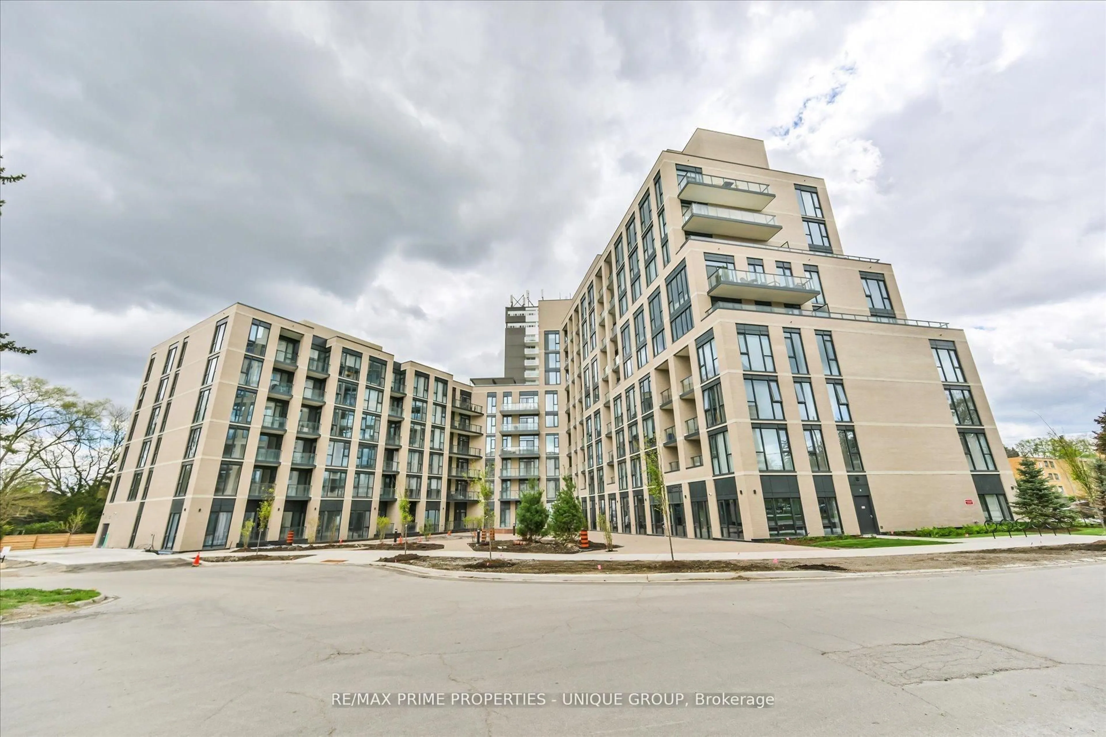 Indoor foyer for 293 The Kingsway #322, Toronto Ontario M9K 3A9