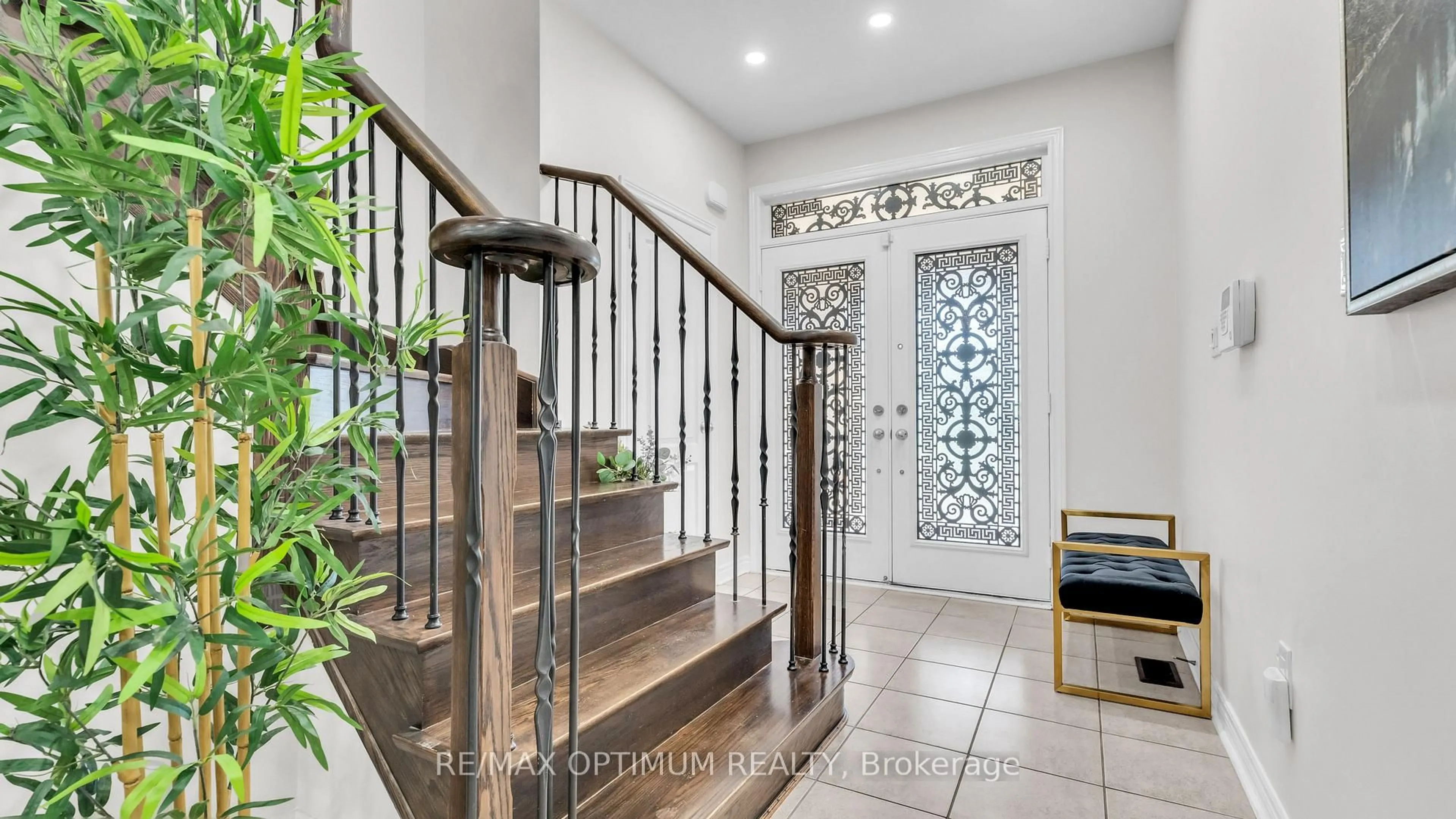 Indoor entryway for 3 Gosling St, Brampton Ontario L6Y 0V2