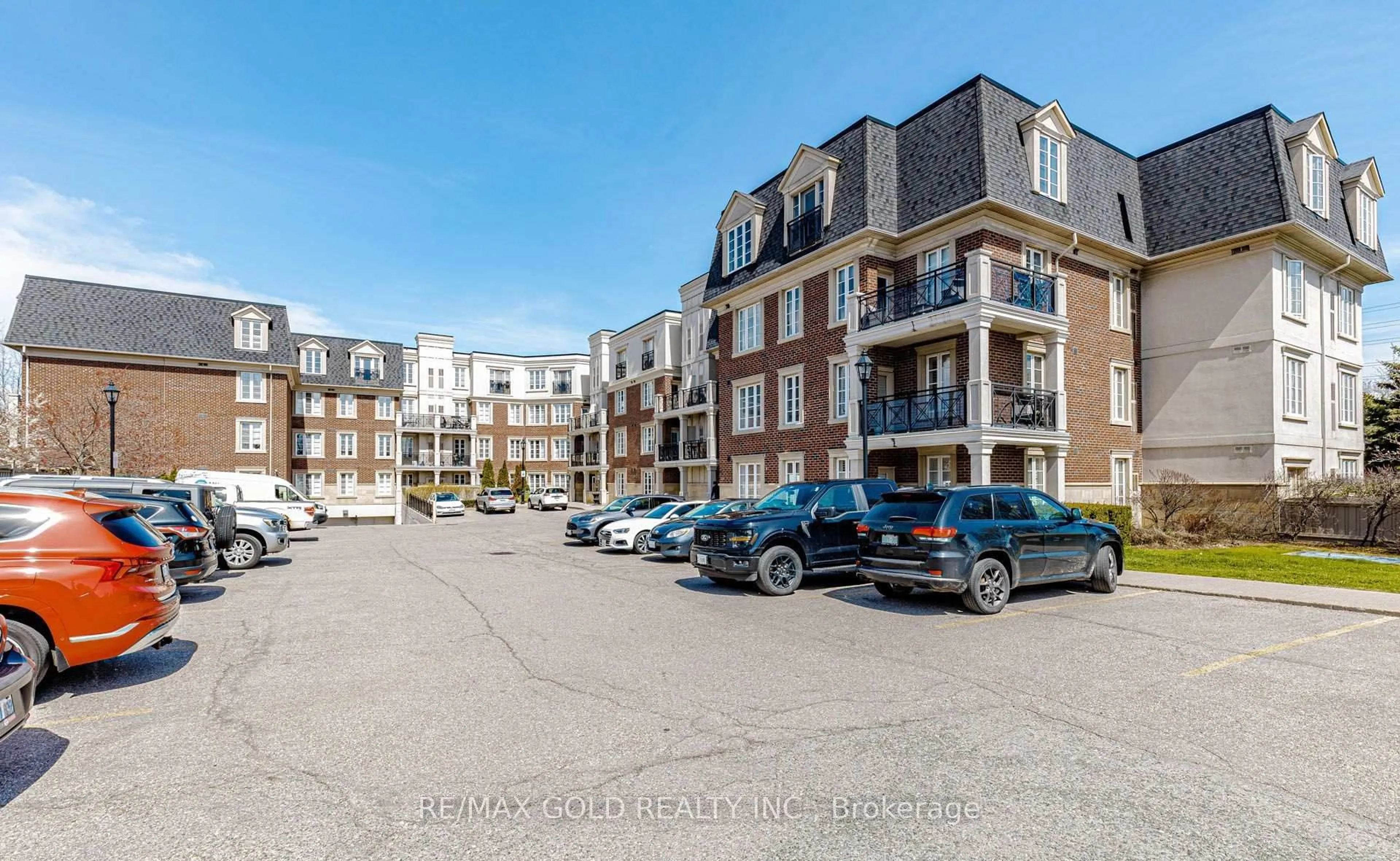 A pic from outside/outdoor area/front of a property/back of a property/a pic from drone, street for 3351 Cawthra Rd #223, Mississauga Ontario L5A 4N5