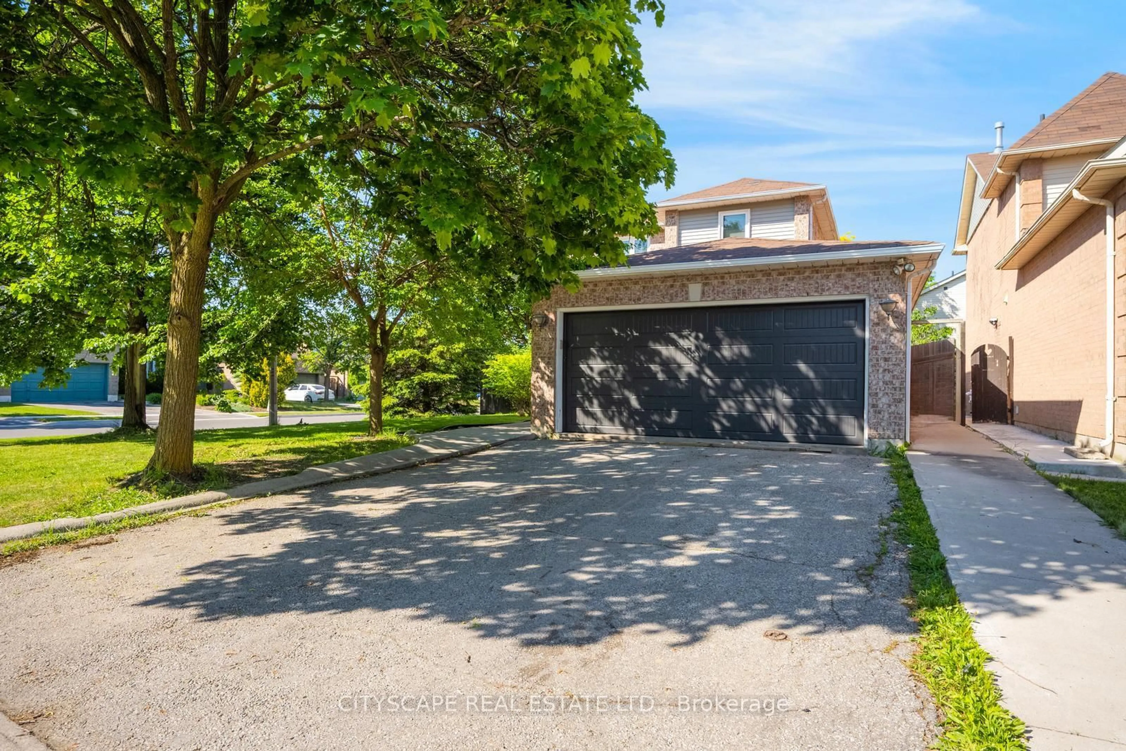 A pic from outside/outdoor area/front of a property/back of a property/a pic from drone, street for 65 Mullis Cres, Brampton Ontario L6Y 4S9