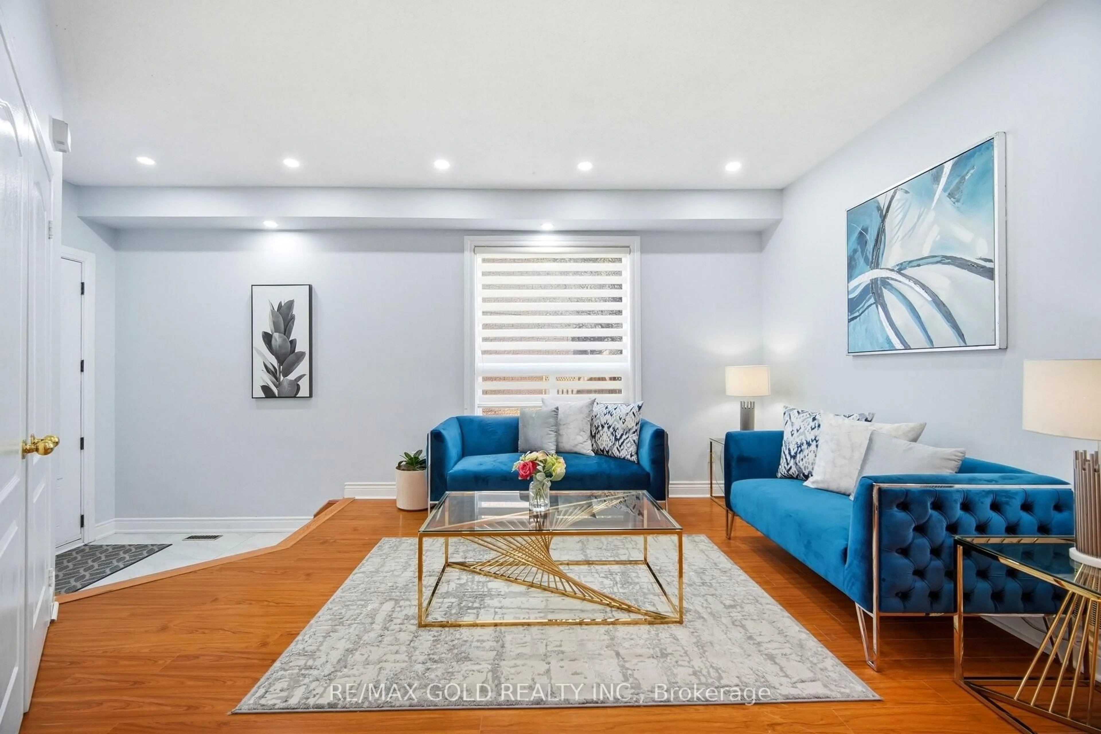 Living room with furniture, unknown for 10 Inwood Pl, Brampton Ontario L6R 1T2