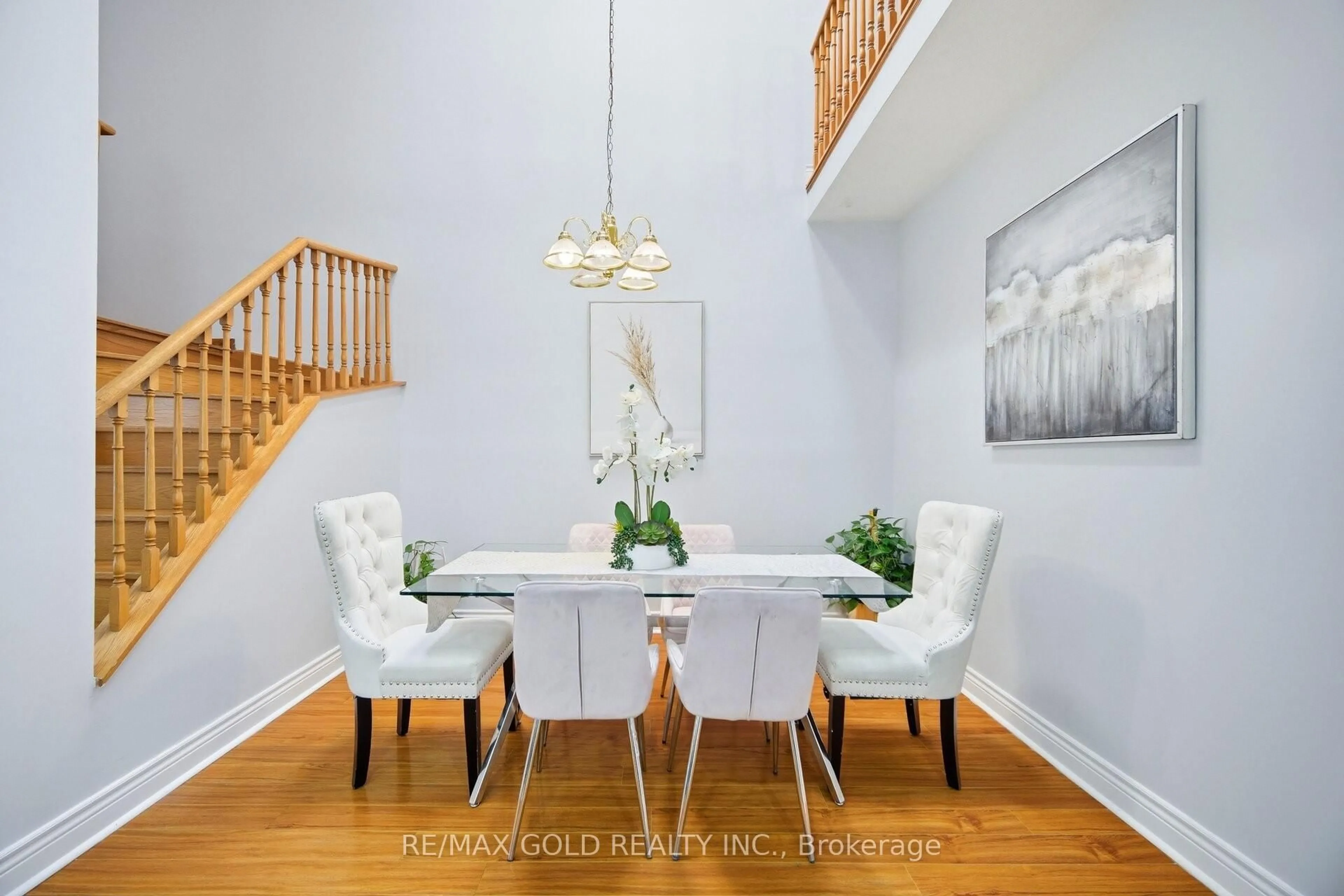 Dining room, wood/laminate floor for 10 Inwood Pl, Brampton Ontario L6R 1T2