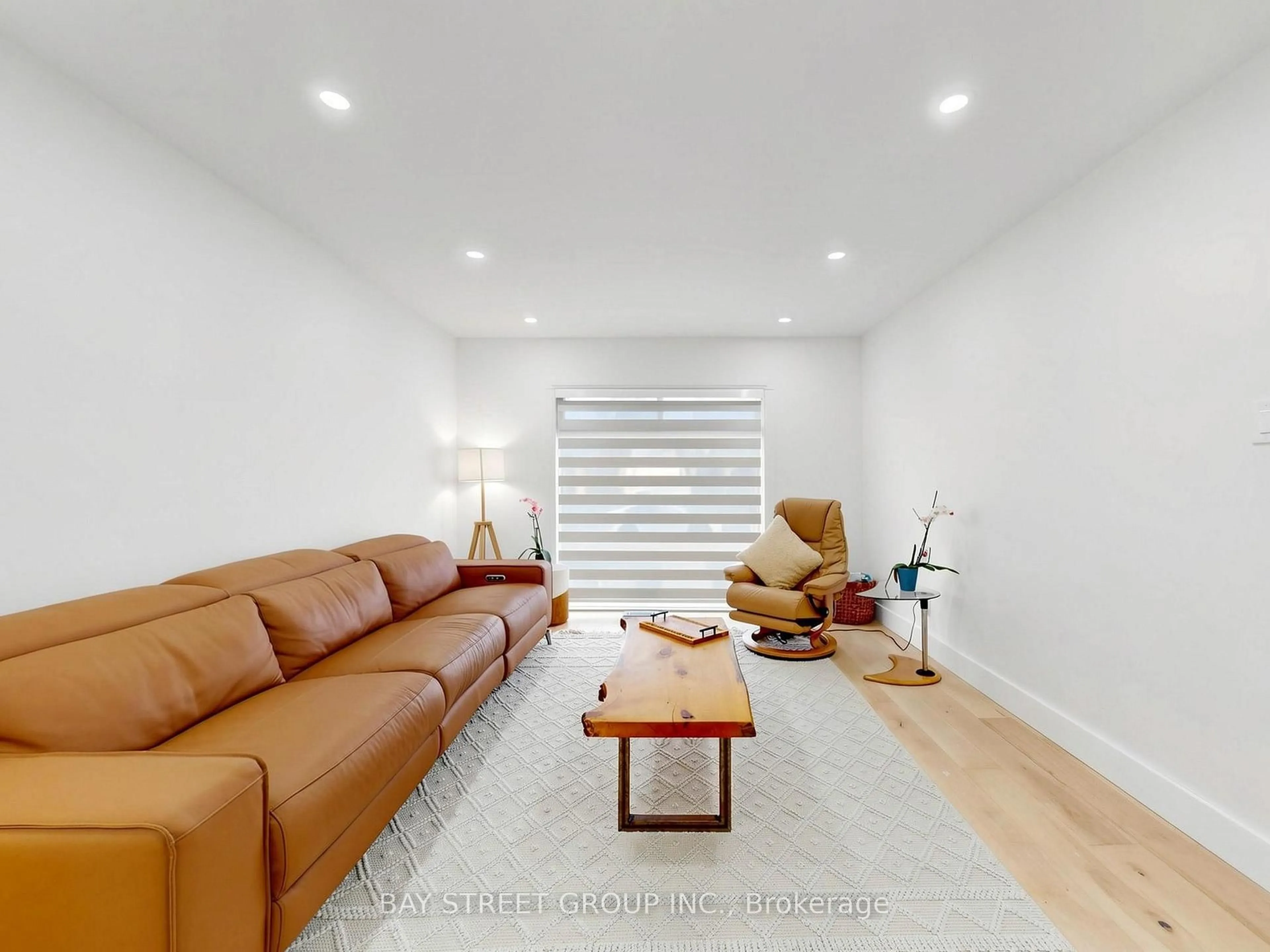 Living room with furniture, unknown for 6 Pearson Rd, Brampton Ontario L6Y 2N1