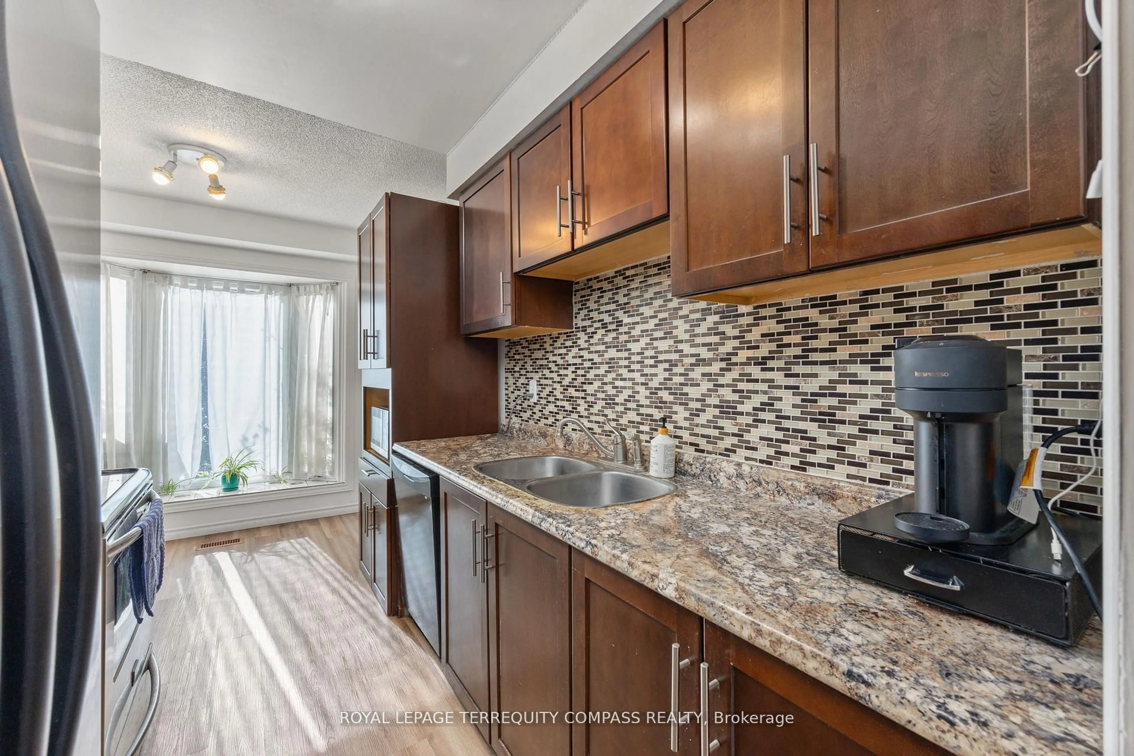 Standard kitchen, unknown for 73 Ashford Crt, Brampton Ontario L6V 3E2