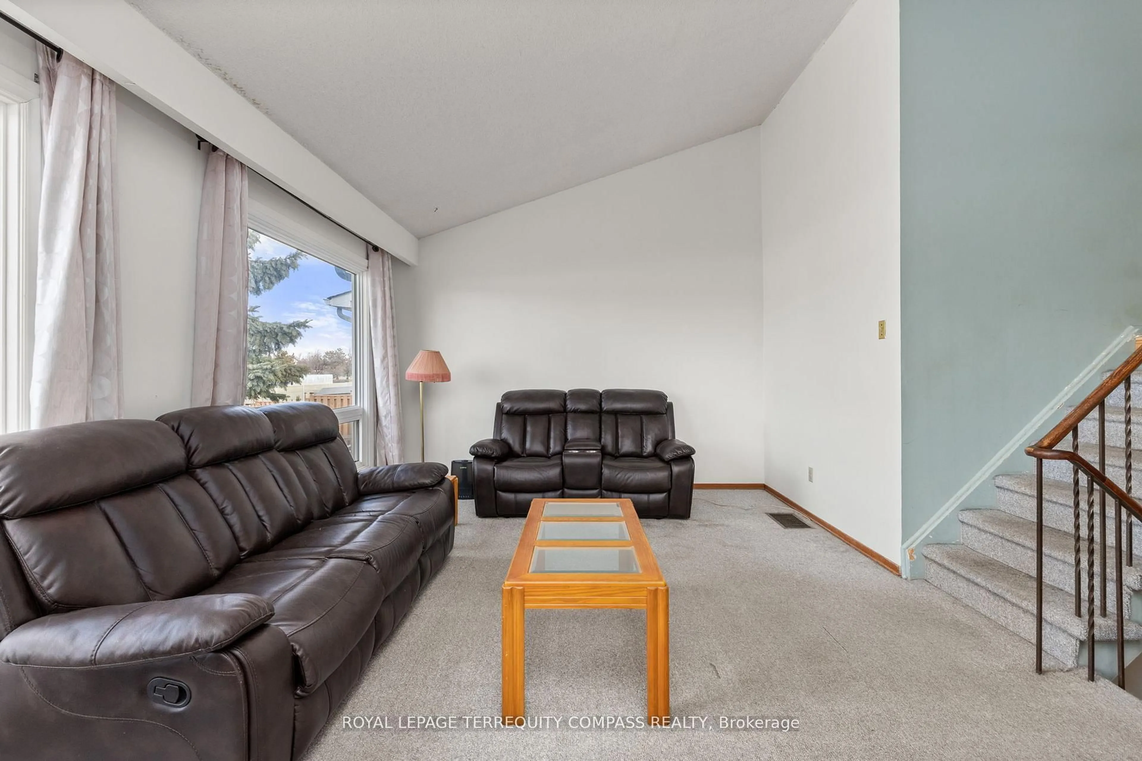 Living room with furniture, unknown for 73 Ashford Crt, Brampton Ontario L6V 3E2