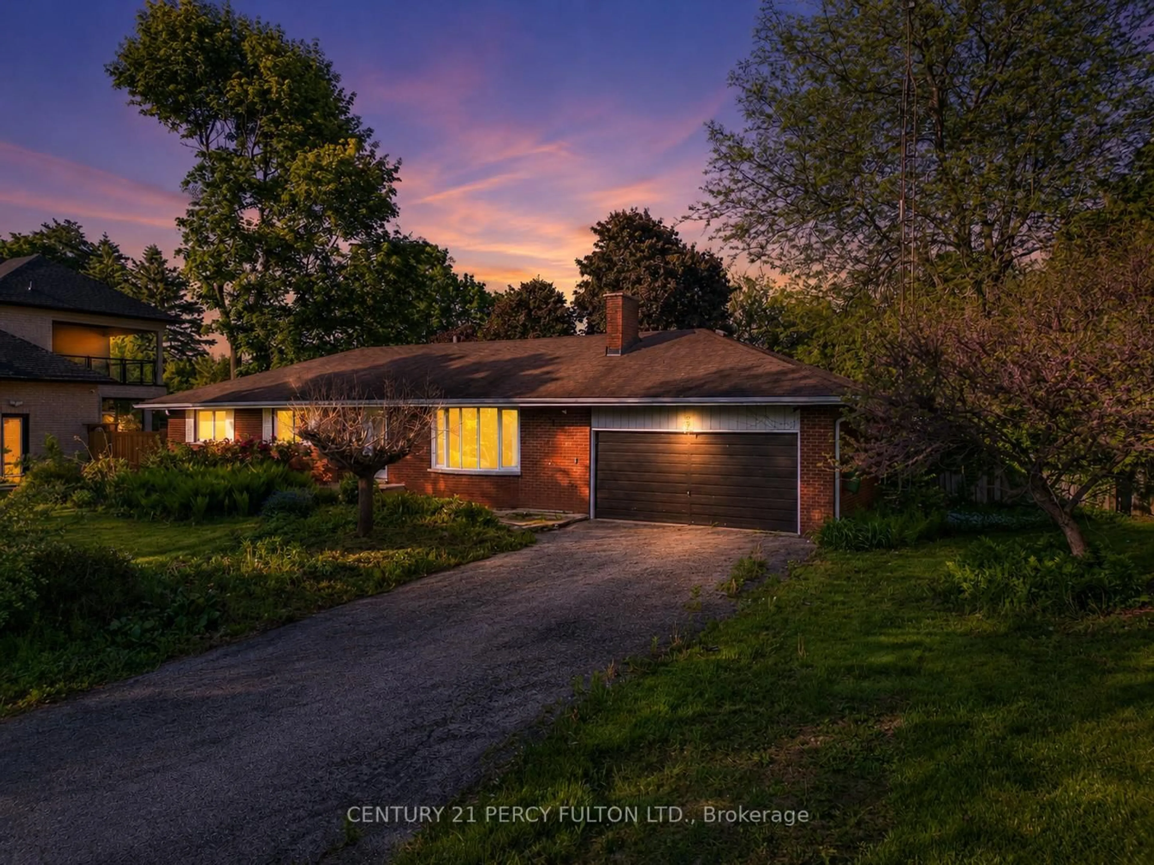 A pic from outside/outdoor area/front of a property/back of a property/a pic from drone, street for 10208 Tenth Line, Halton Hills Ontario L0P 1K0