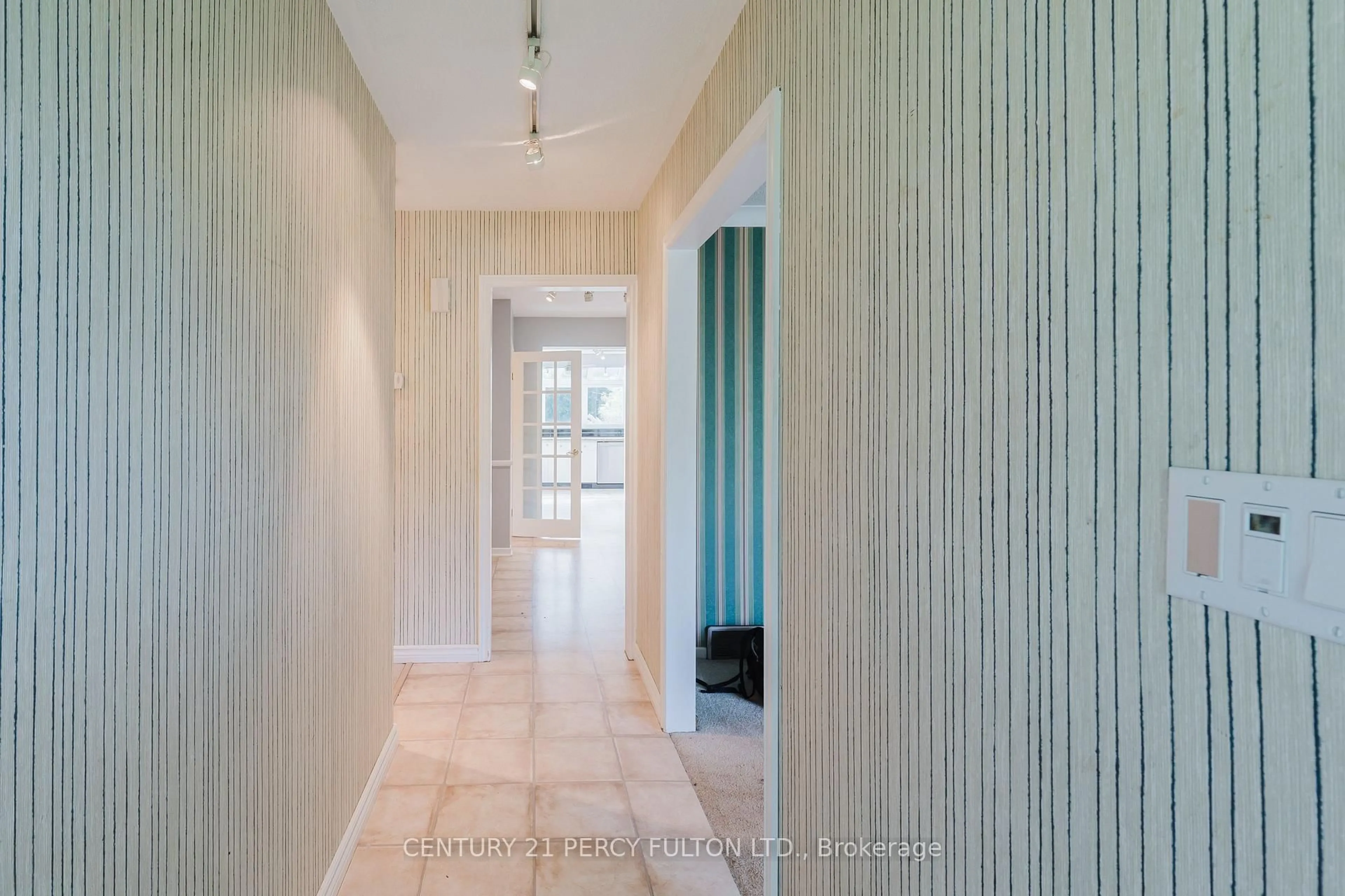 Indoor entryway for 10208 Tenth Line, Halton Hills Ontario L0P 1K0