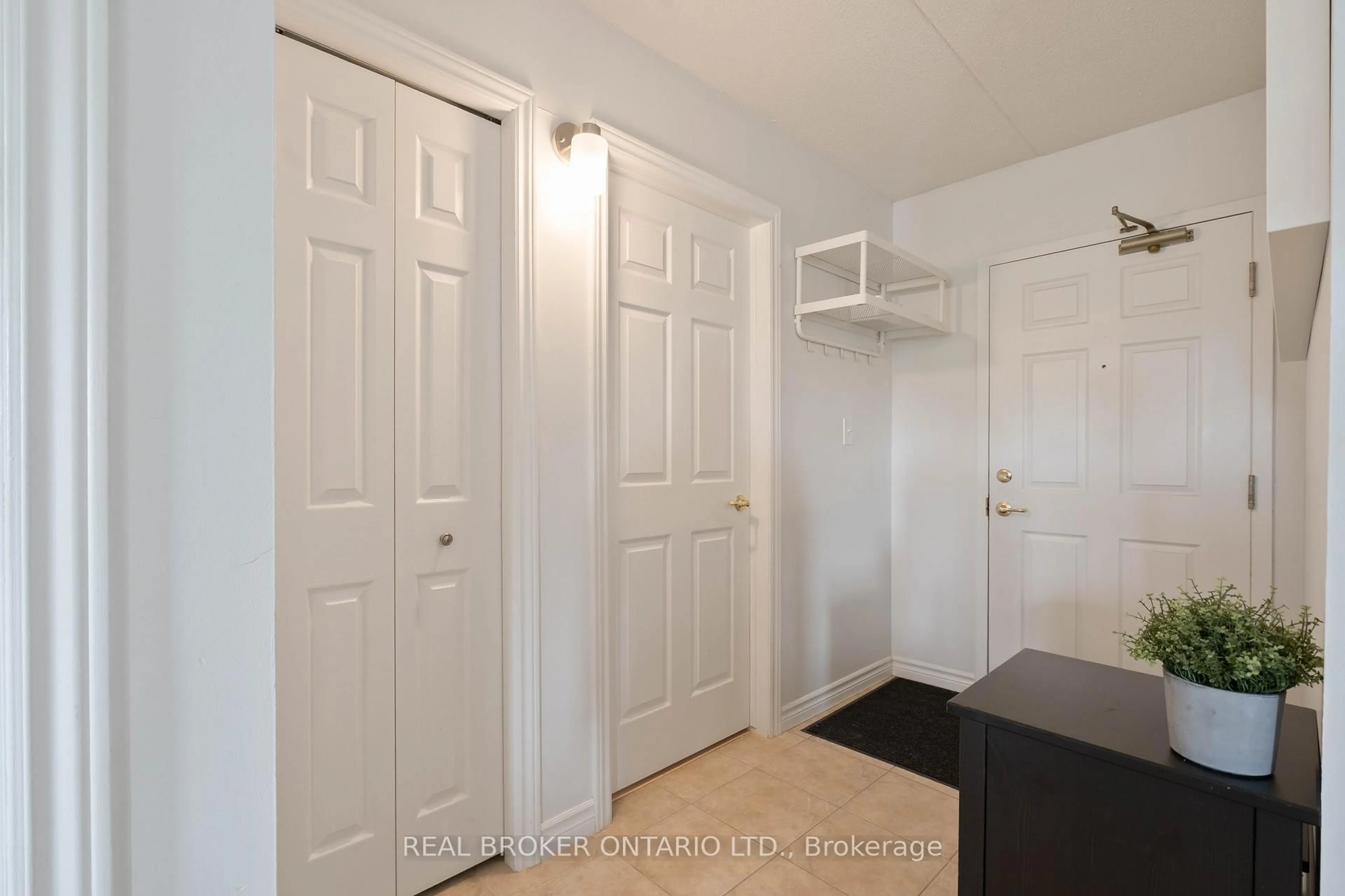 Unknown for 4450 Fairview St #304, Burlington Ontario L7L 7K7
