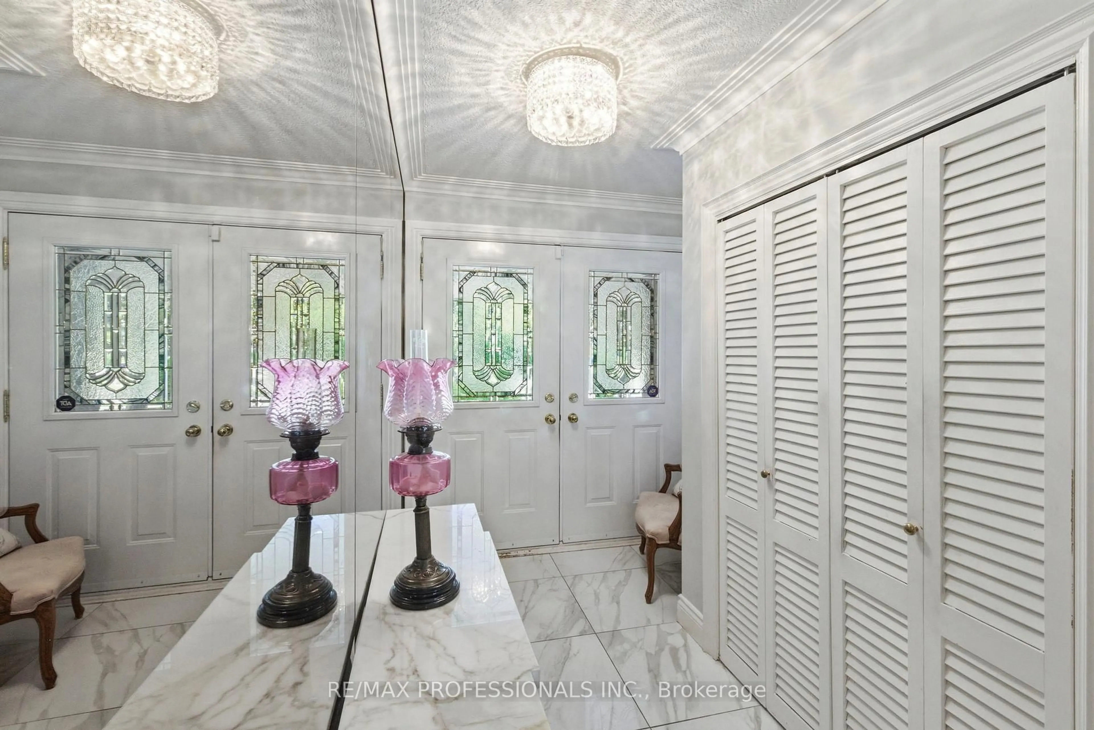 Indoor foyer for 109 Princess Margaret Blvd, Toronto Ontario M9B 2Z2