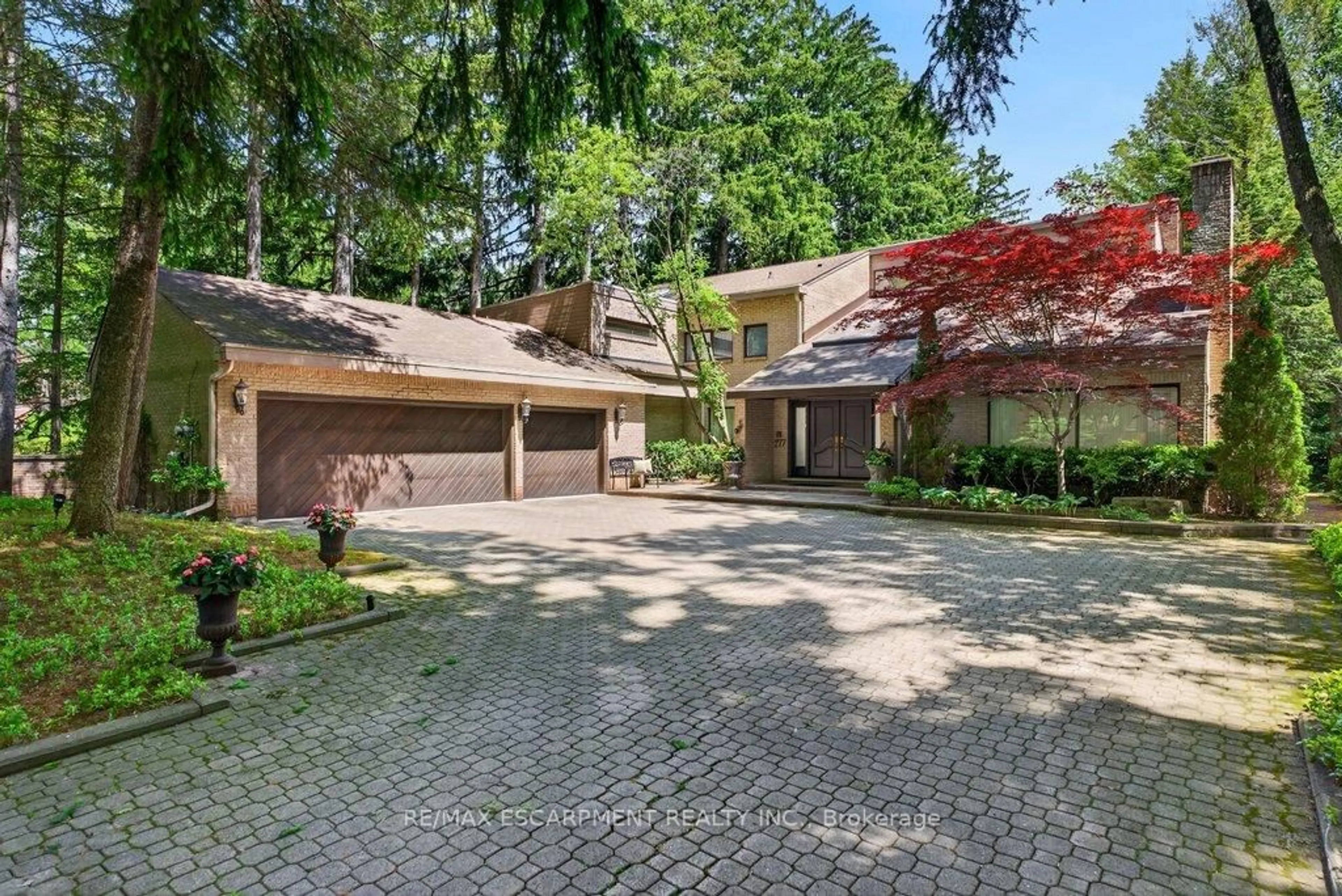 Home with brick exterior material, street for 277 Shoreacres Rd, Burlington Ontario L7L 2H3