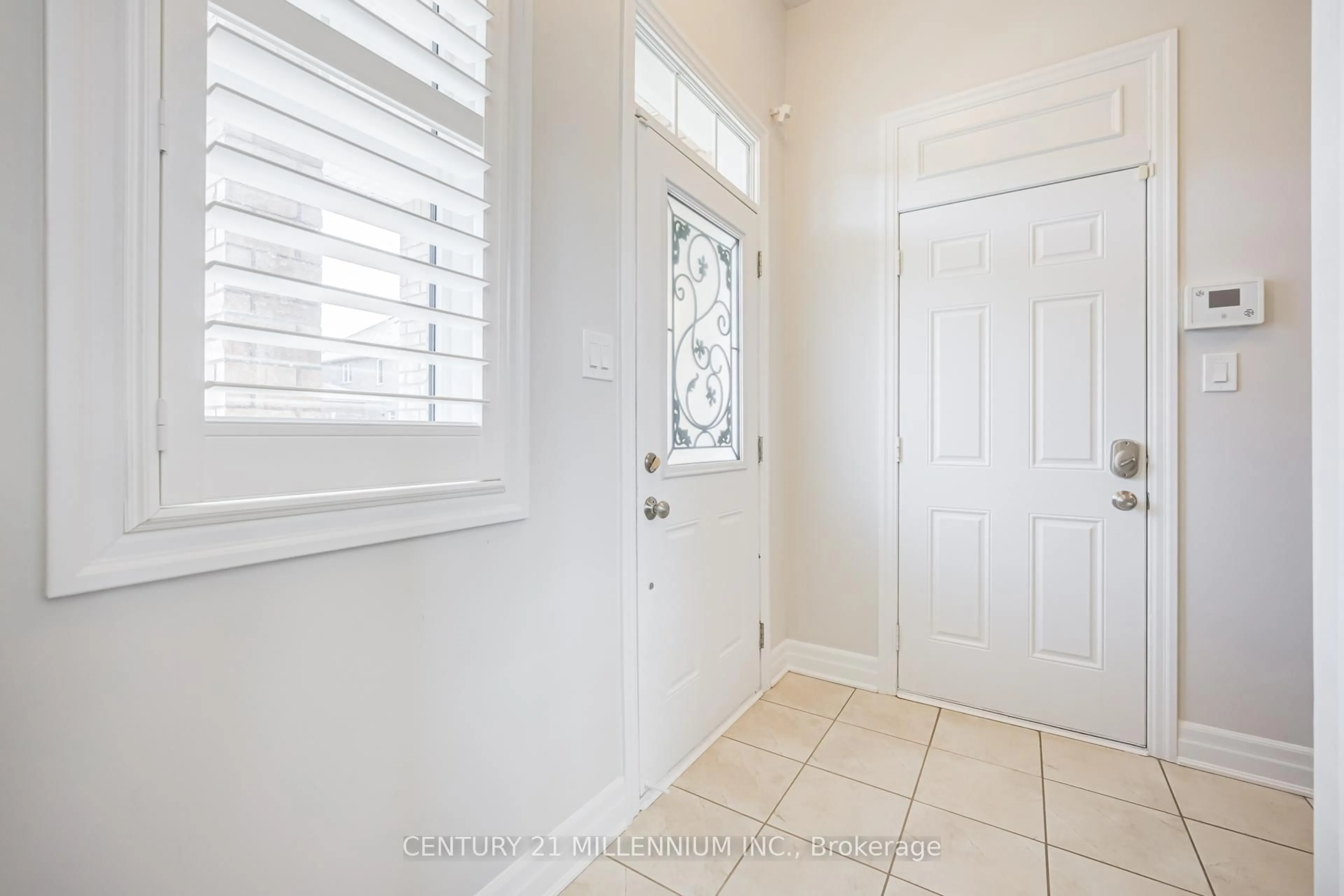 Indoor entryway for 90 Stedford Cres, Brampton Ontario L7A 0G4