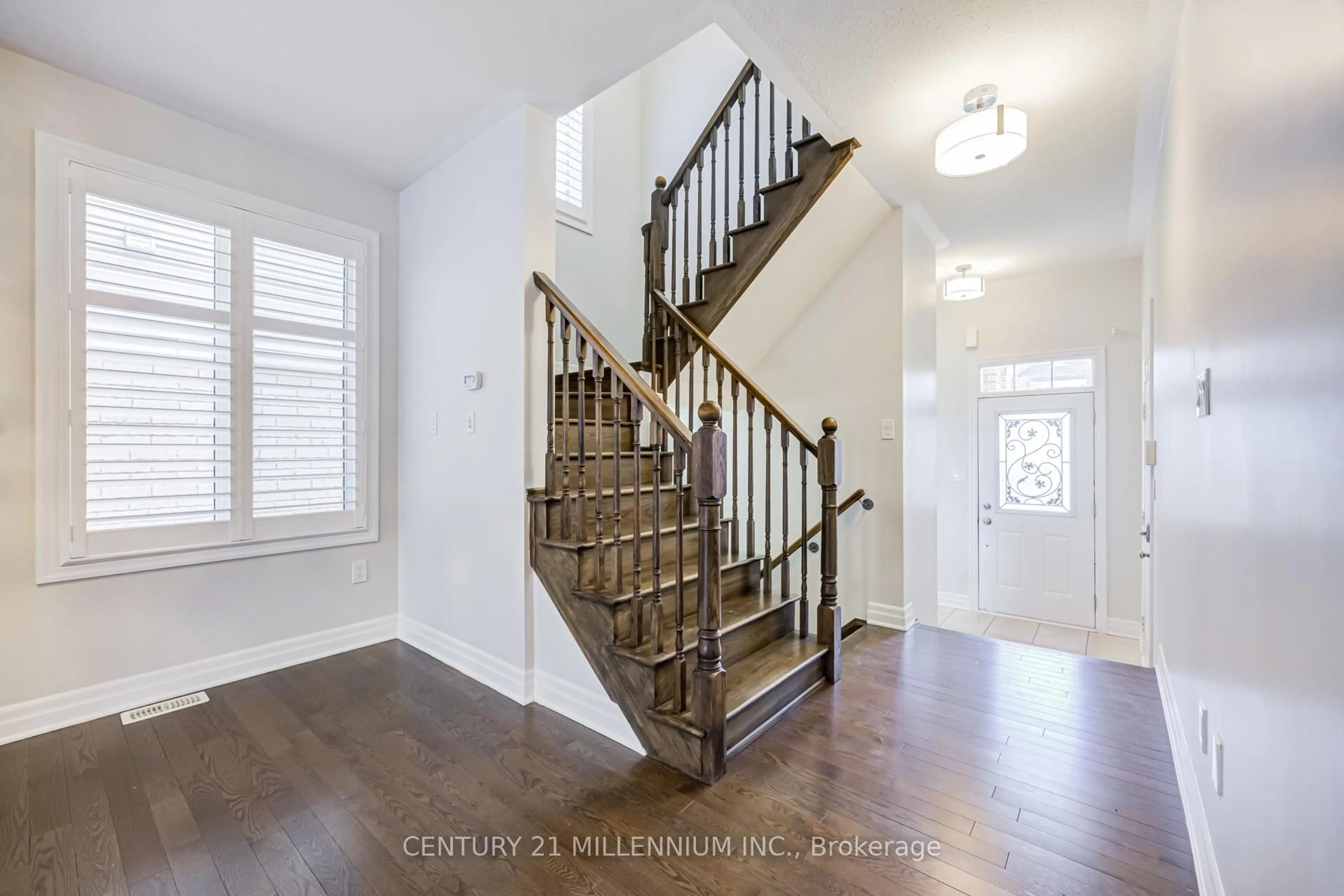 Indoor entryway for 90 Stedford Cres, Brampton Ontario L7A 0G4
